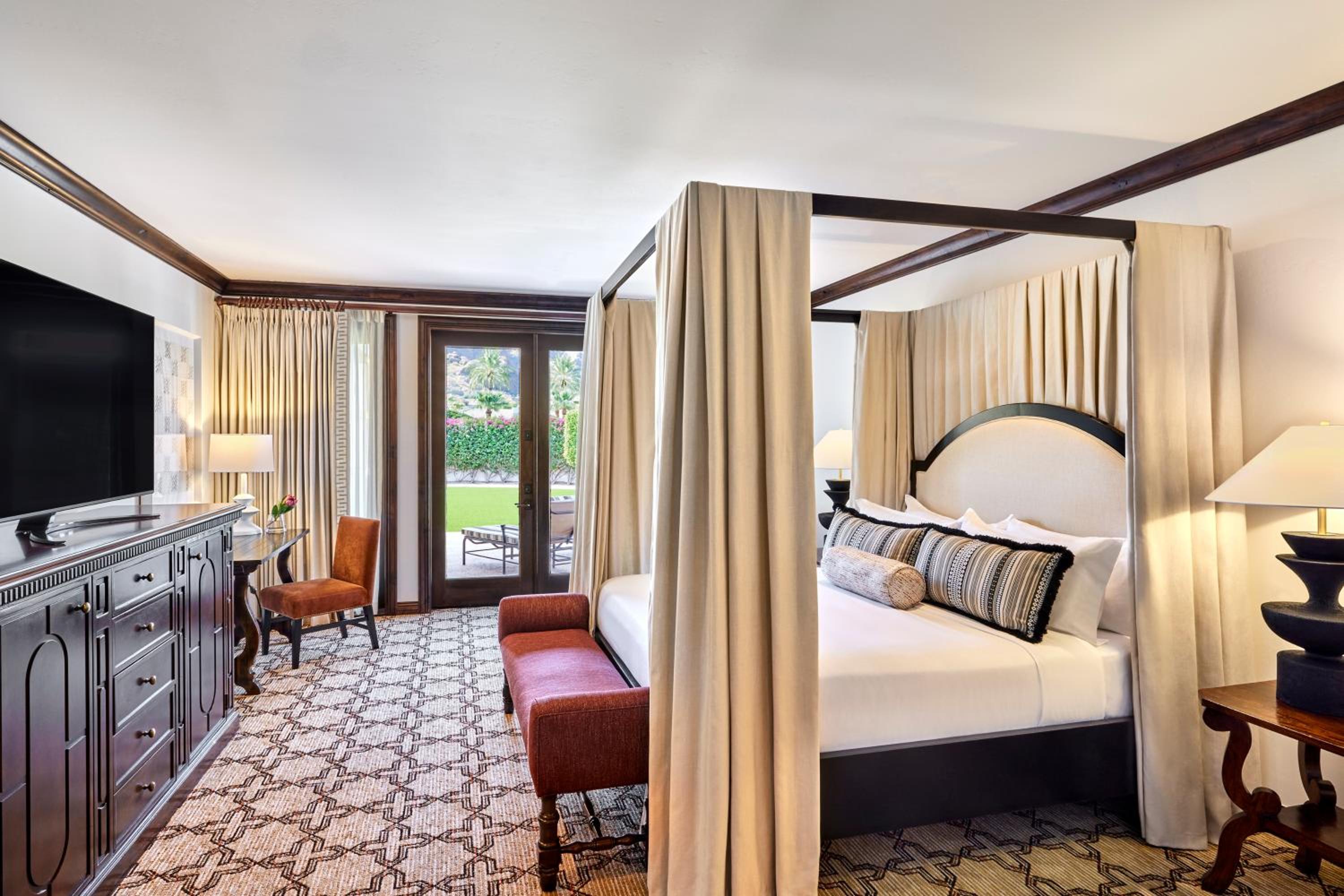 Camelback View Suite - 1 King Bed