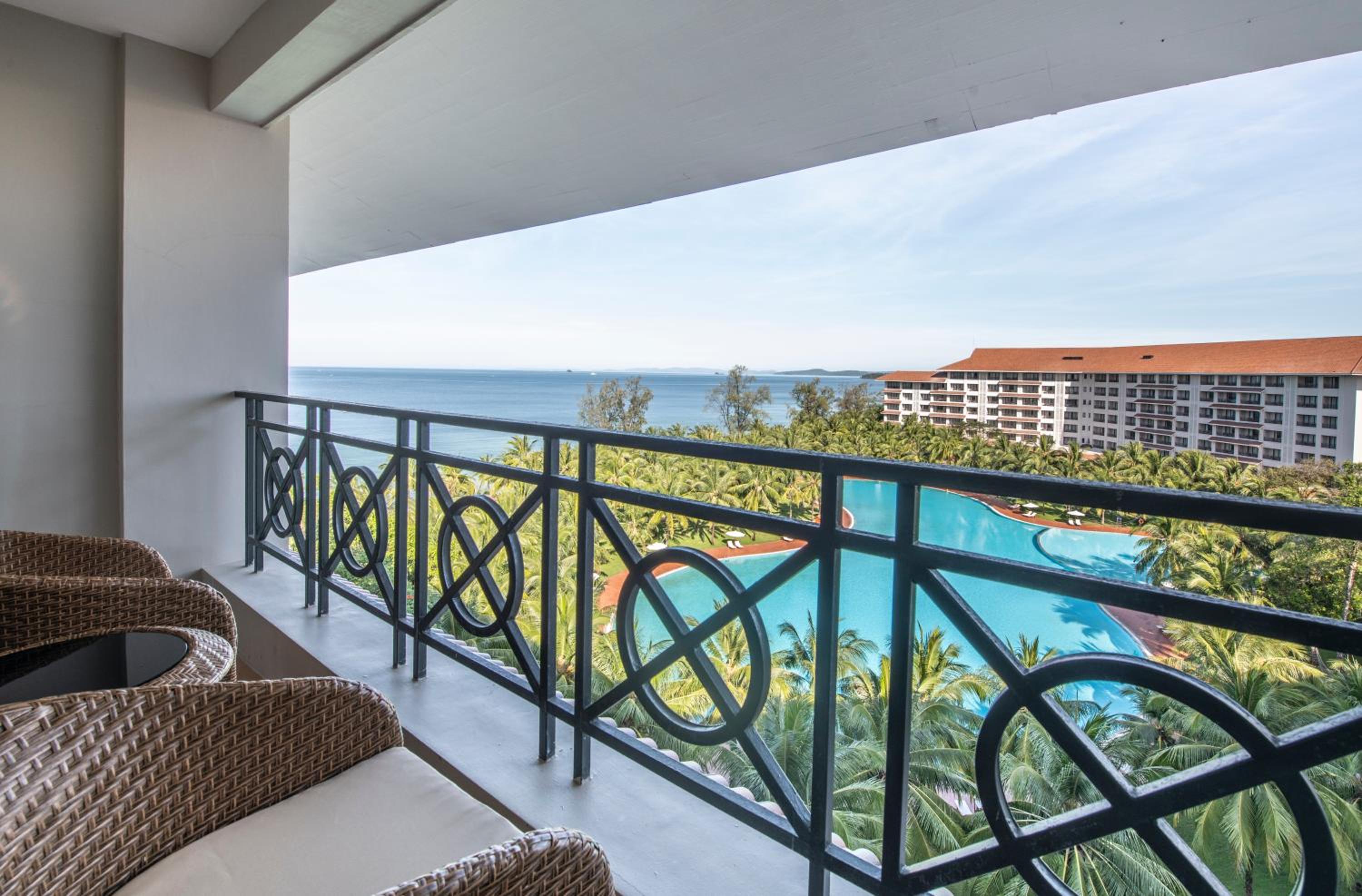 Deluxe Ocean View Twin Bed