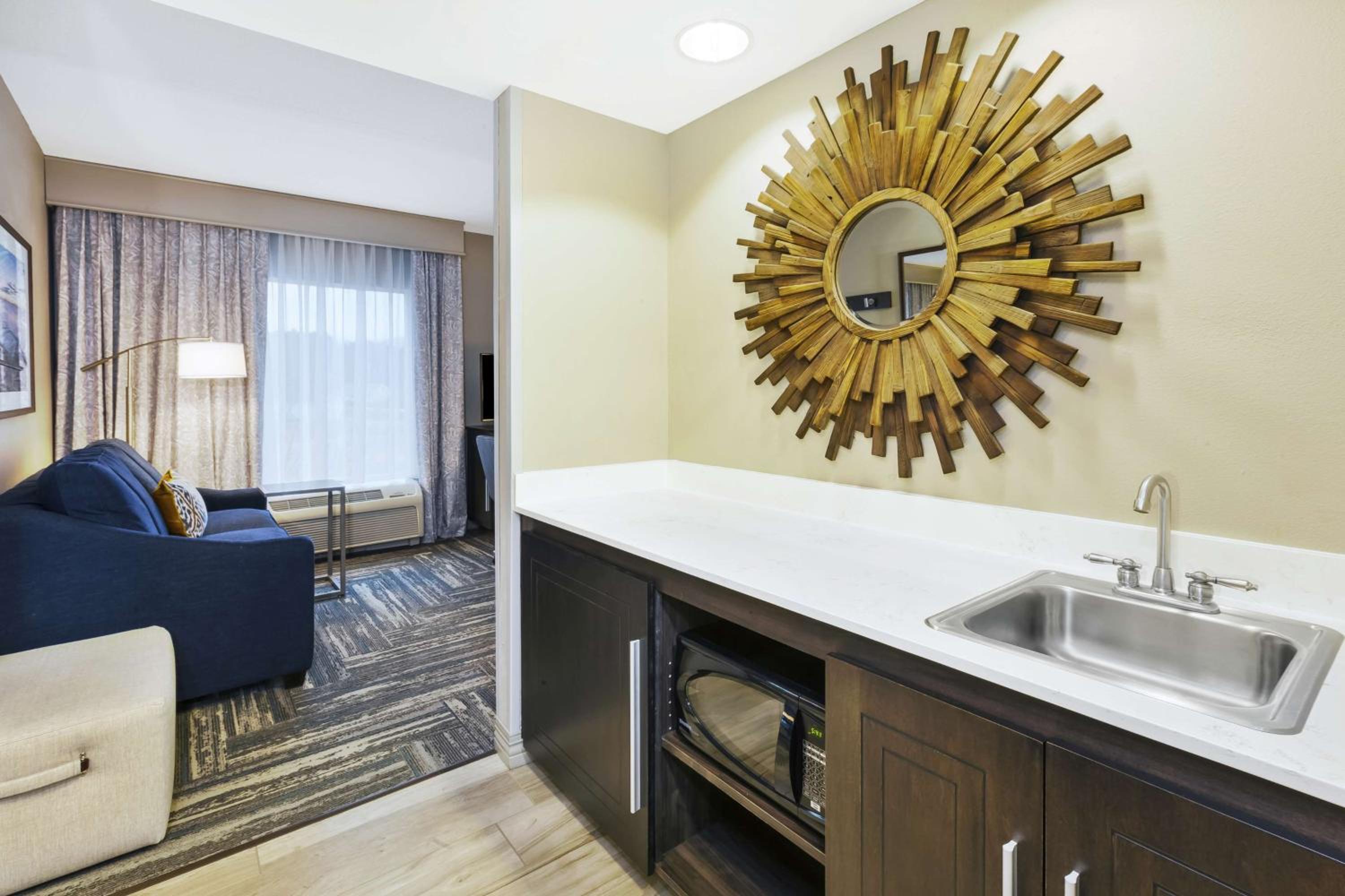 King Room with Accessible Tub - Mobility and Hearing Access/Non-Smoking