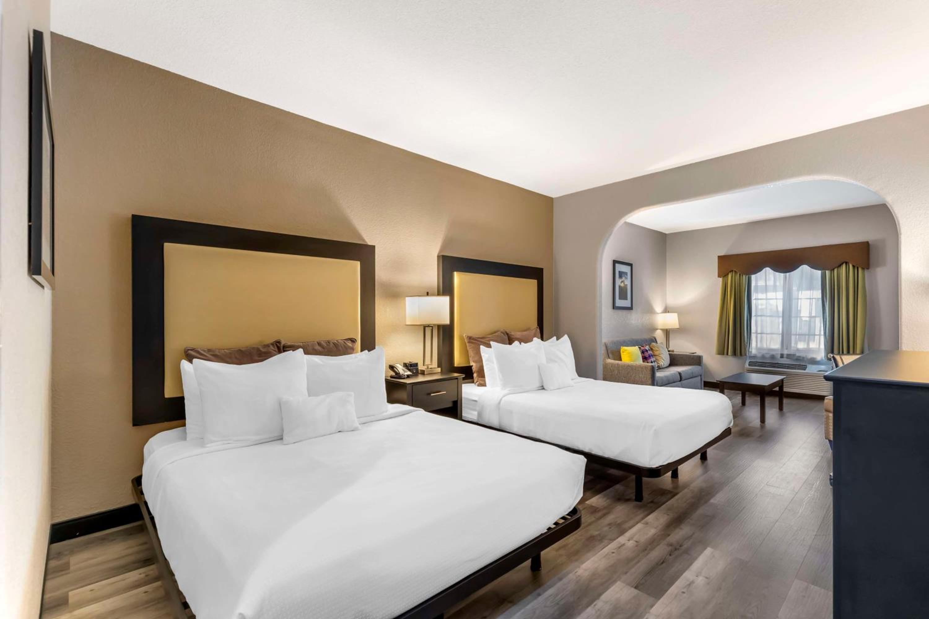 Queen Suite with Two Queen Beds - Disability Access