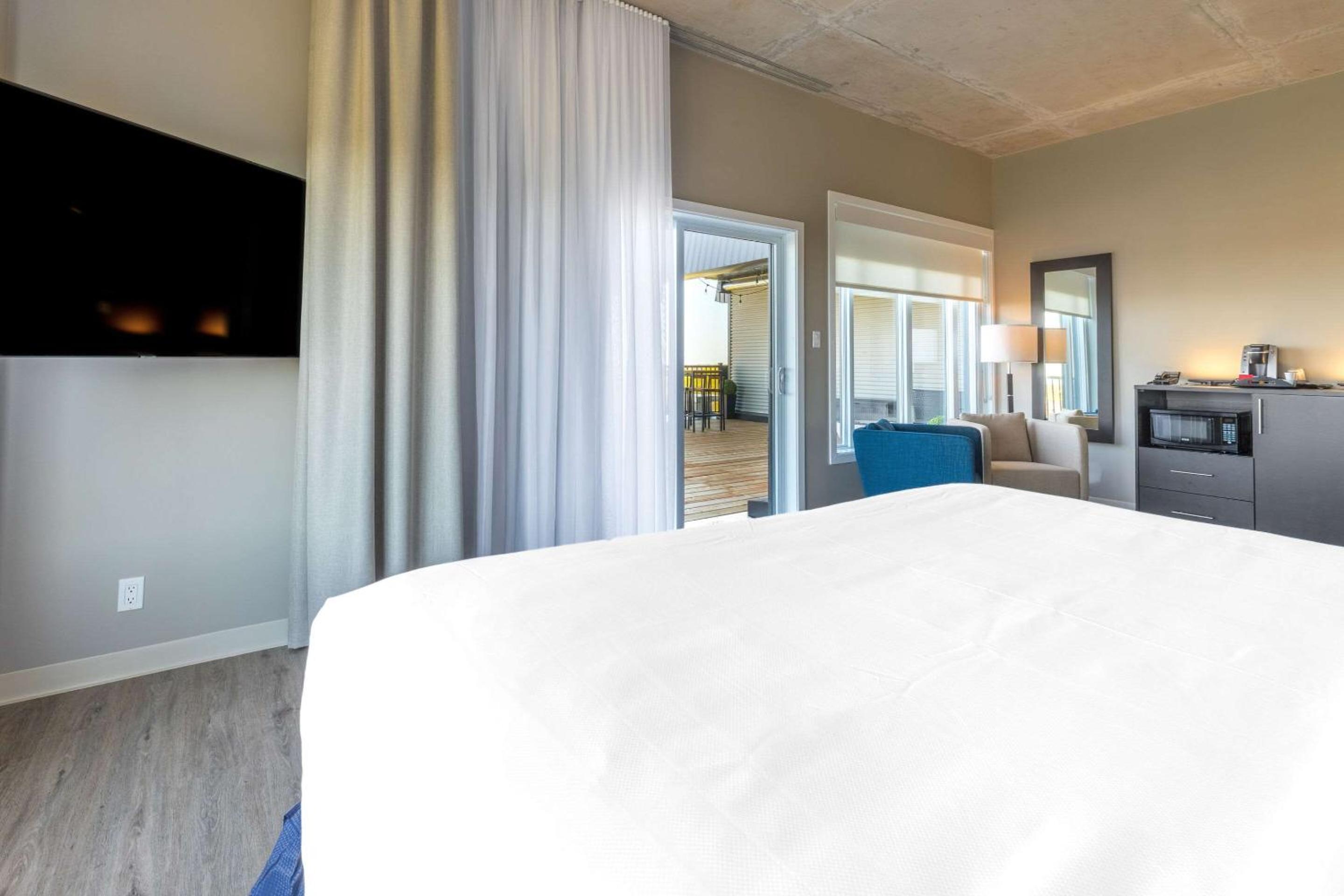 King Room with Sofa Bed - Non-Smoking