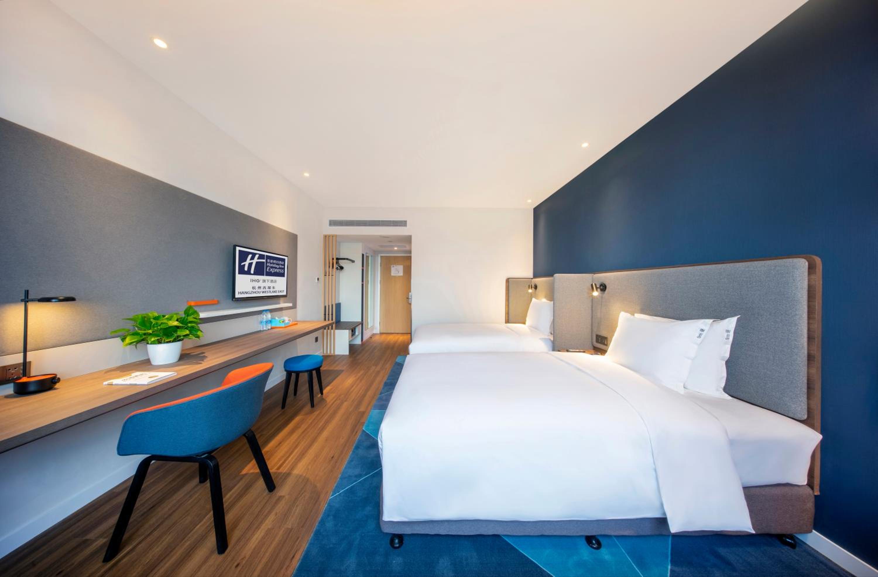 Standard Twin Room with Lake View