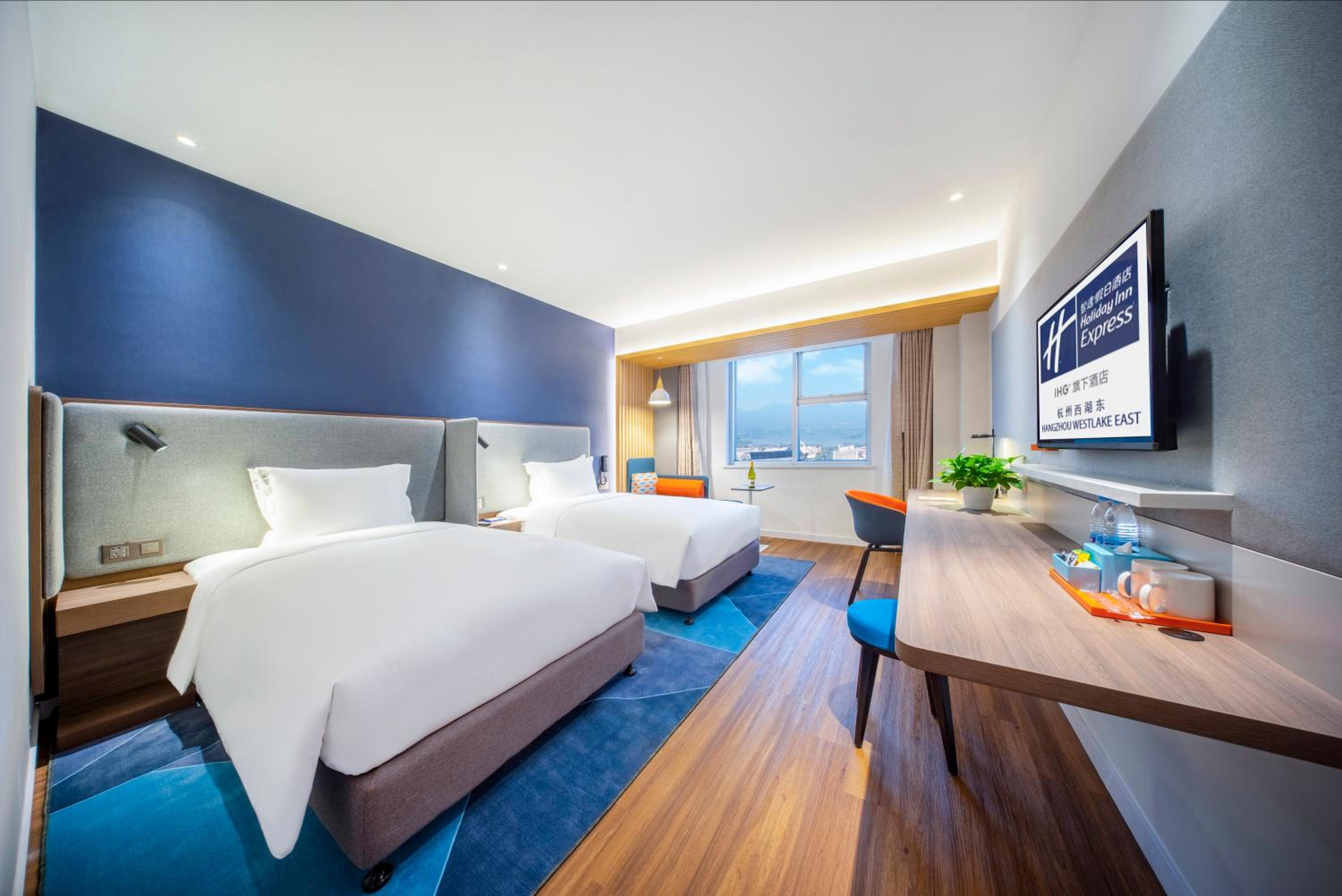 Standard Twin Room with Lake View