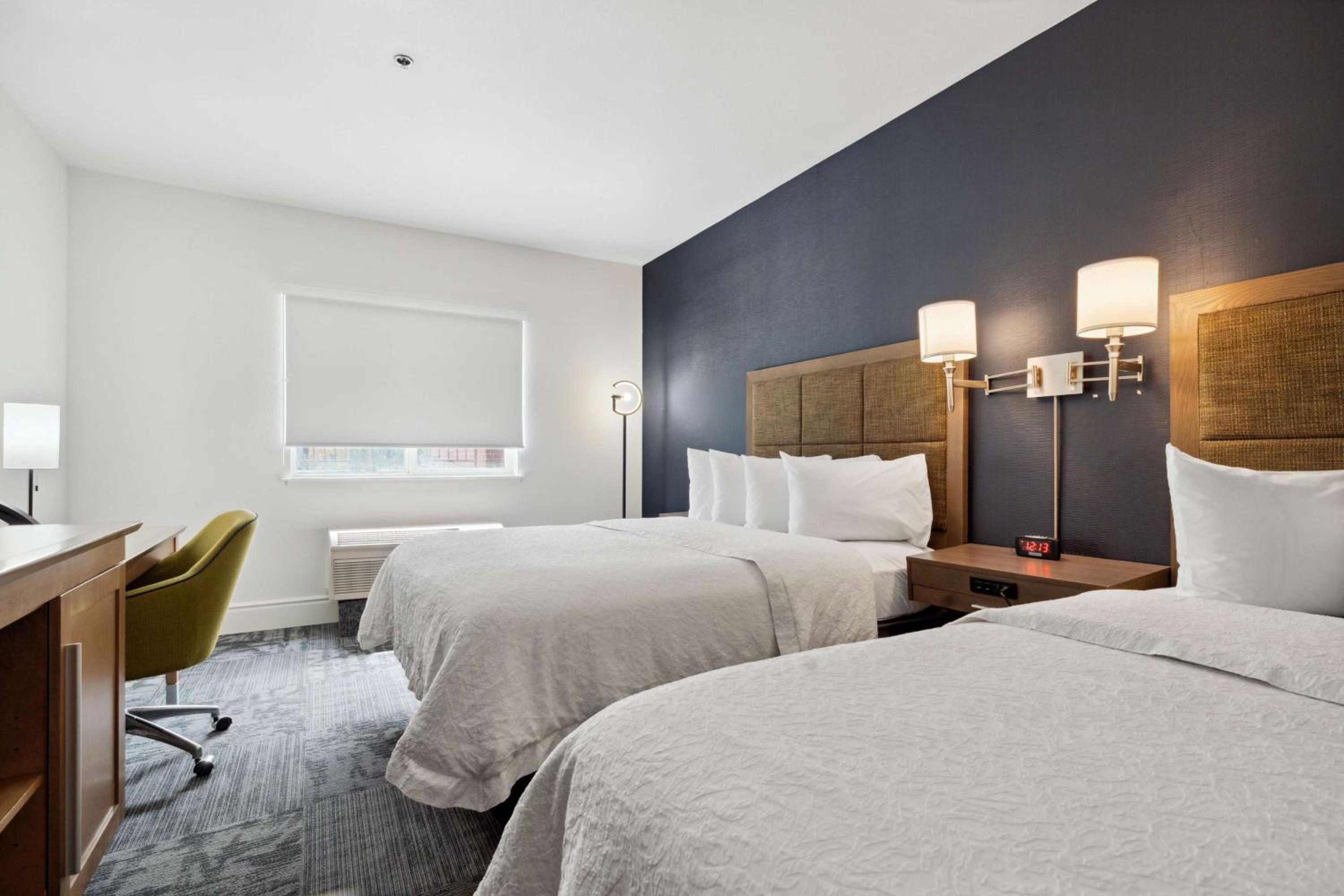 Queen Room - Non-Smoking