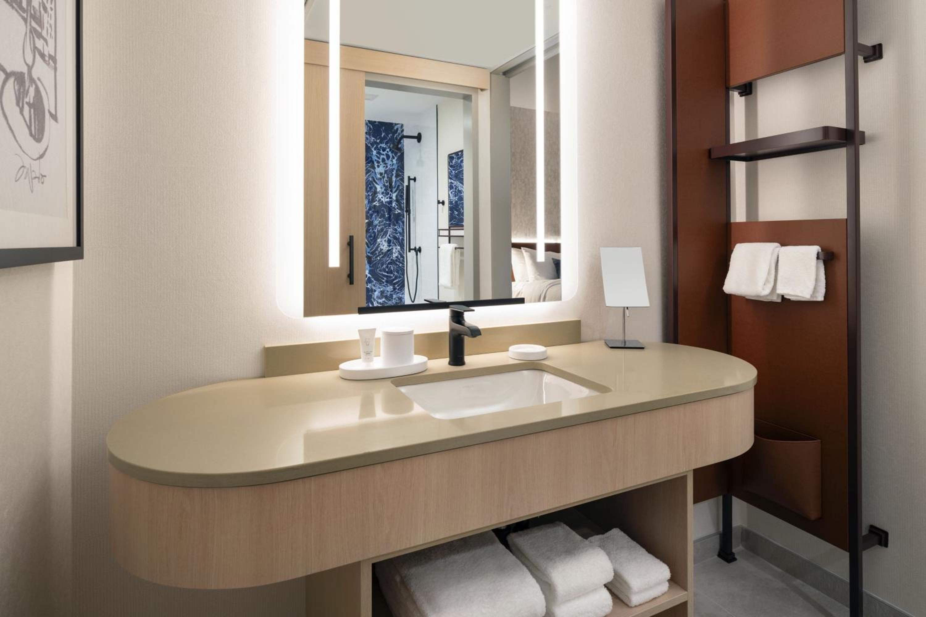 Corner King Room with Plaza View
