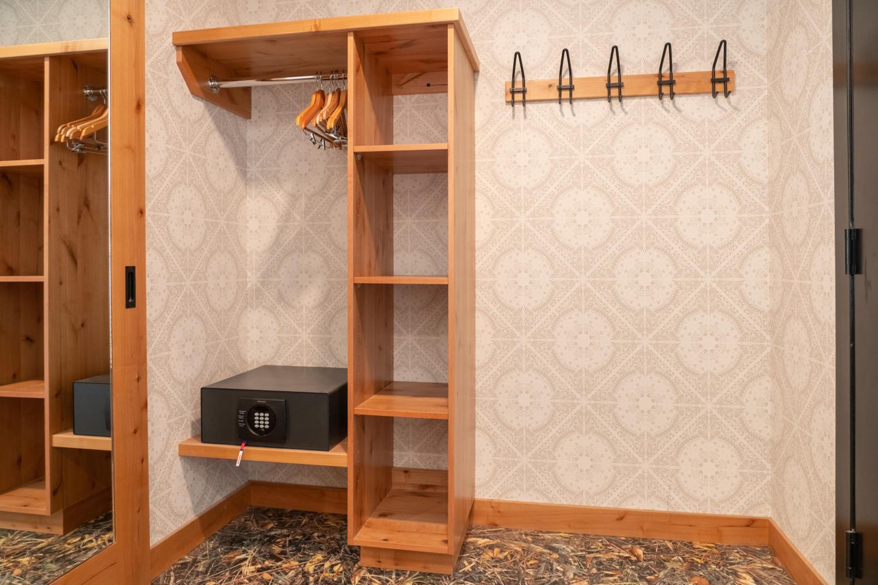 Superior Hotel Room, King