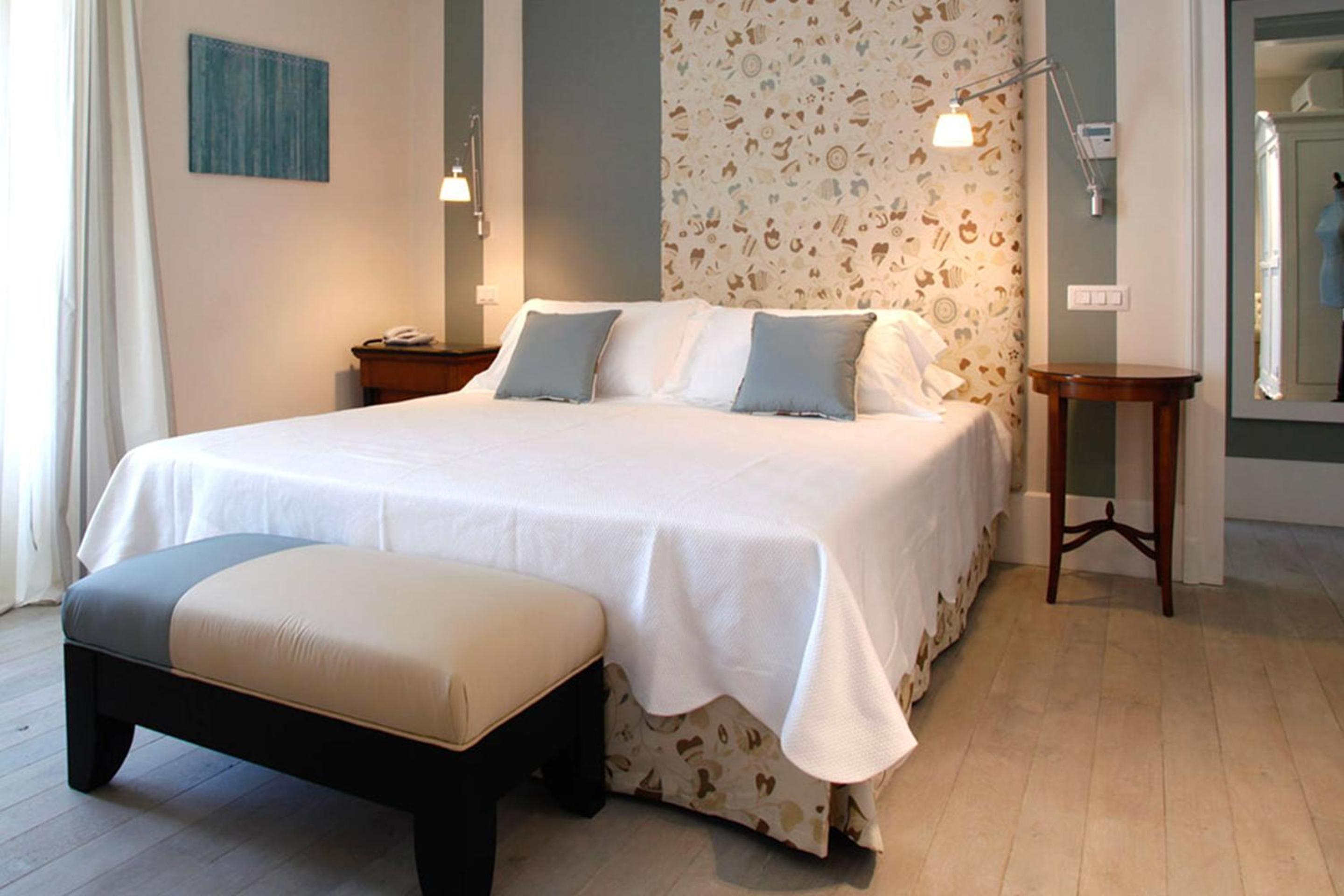 Superior Double Room with Balcony and Lake View