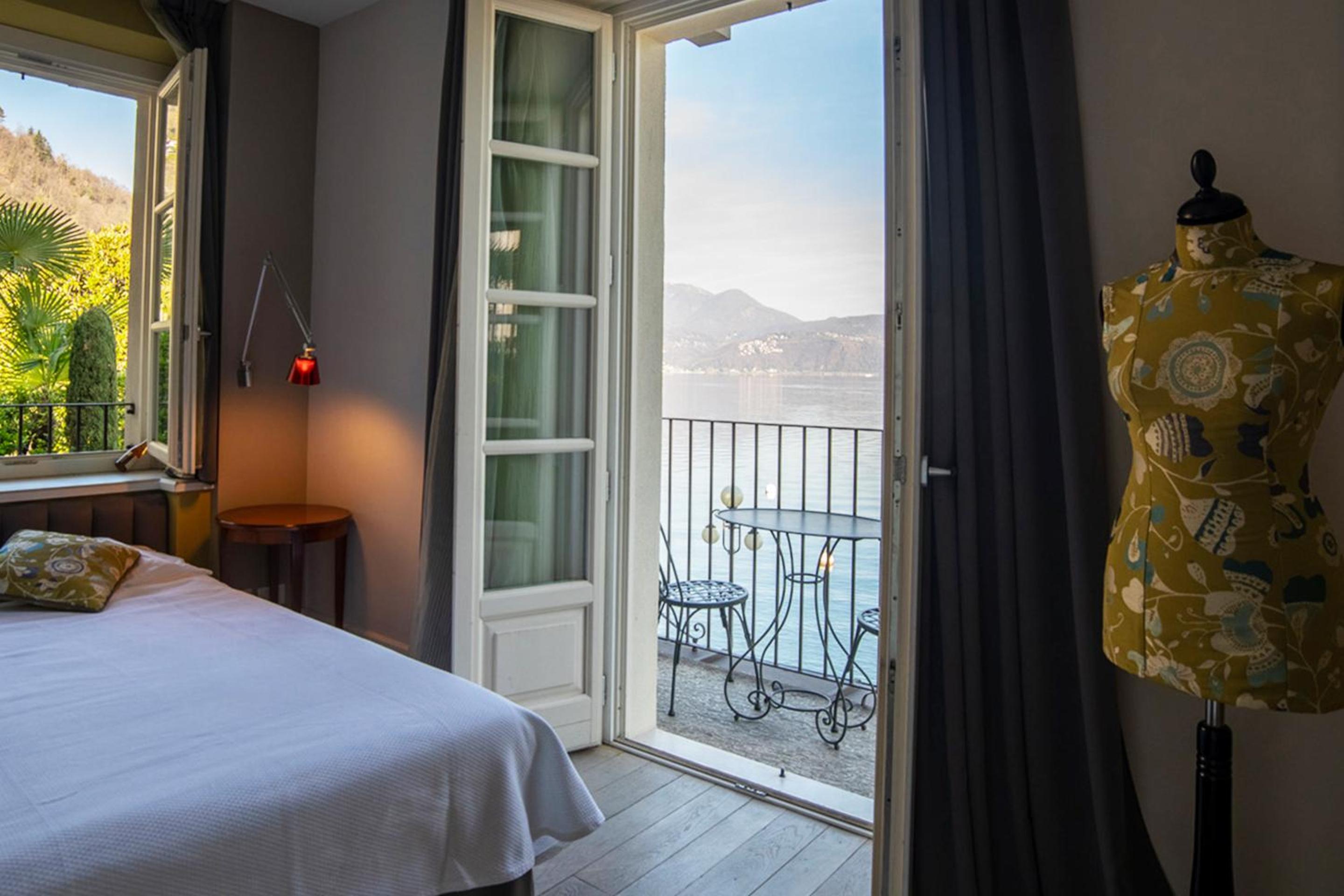 Superior Double Room with Balcony and Lake View