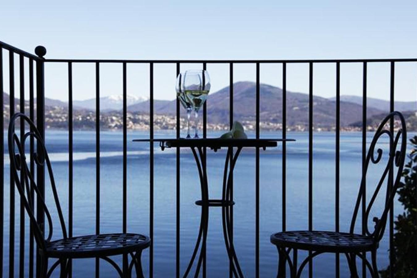Superior Double Room with Balcony and Lake View