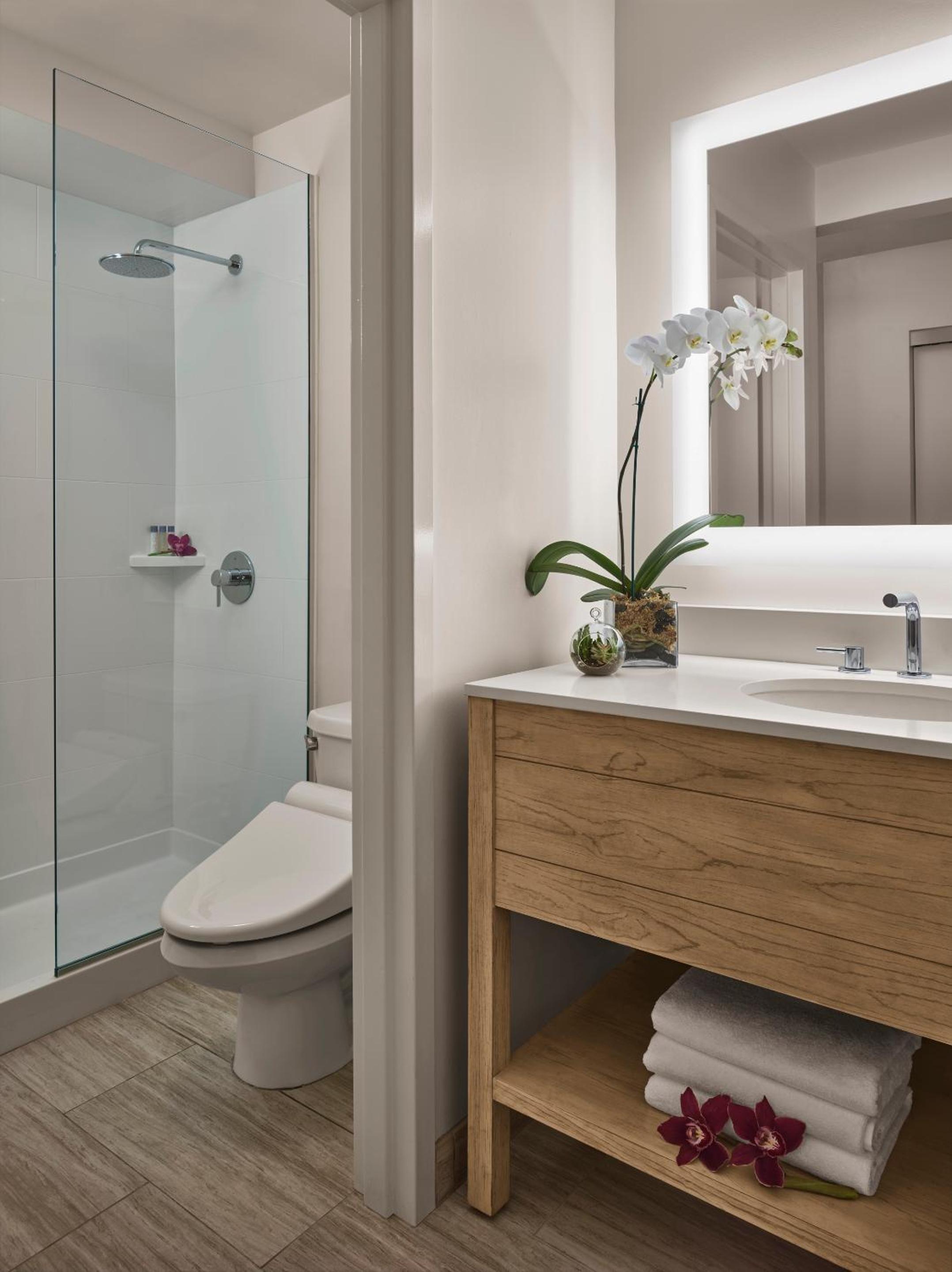 Diamond Head Ocean View King Room