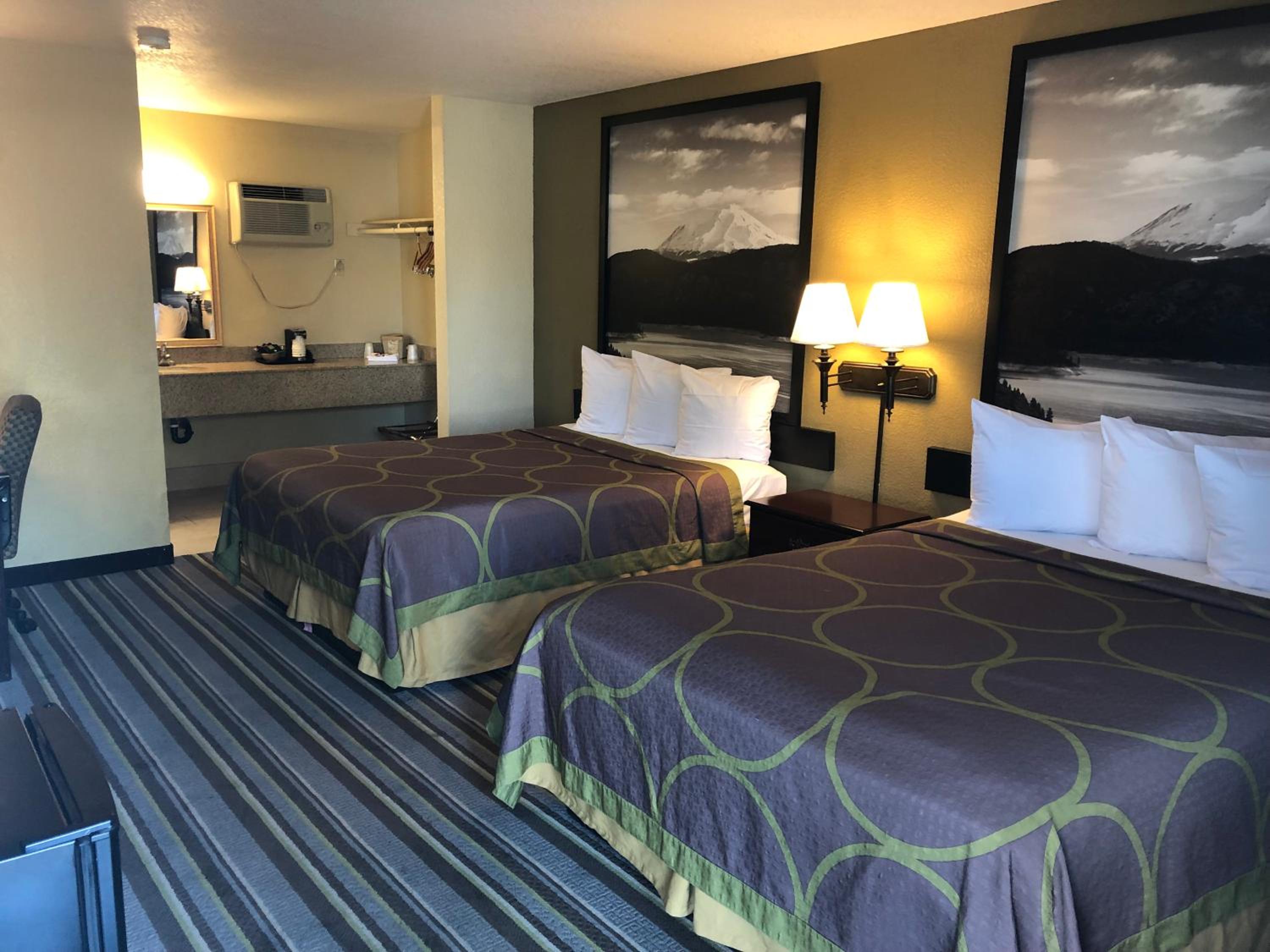 Queen Room with Two Queen Beds - Non-Smoking