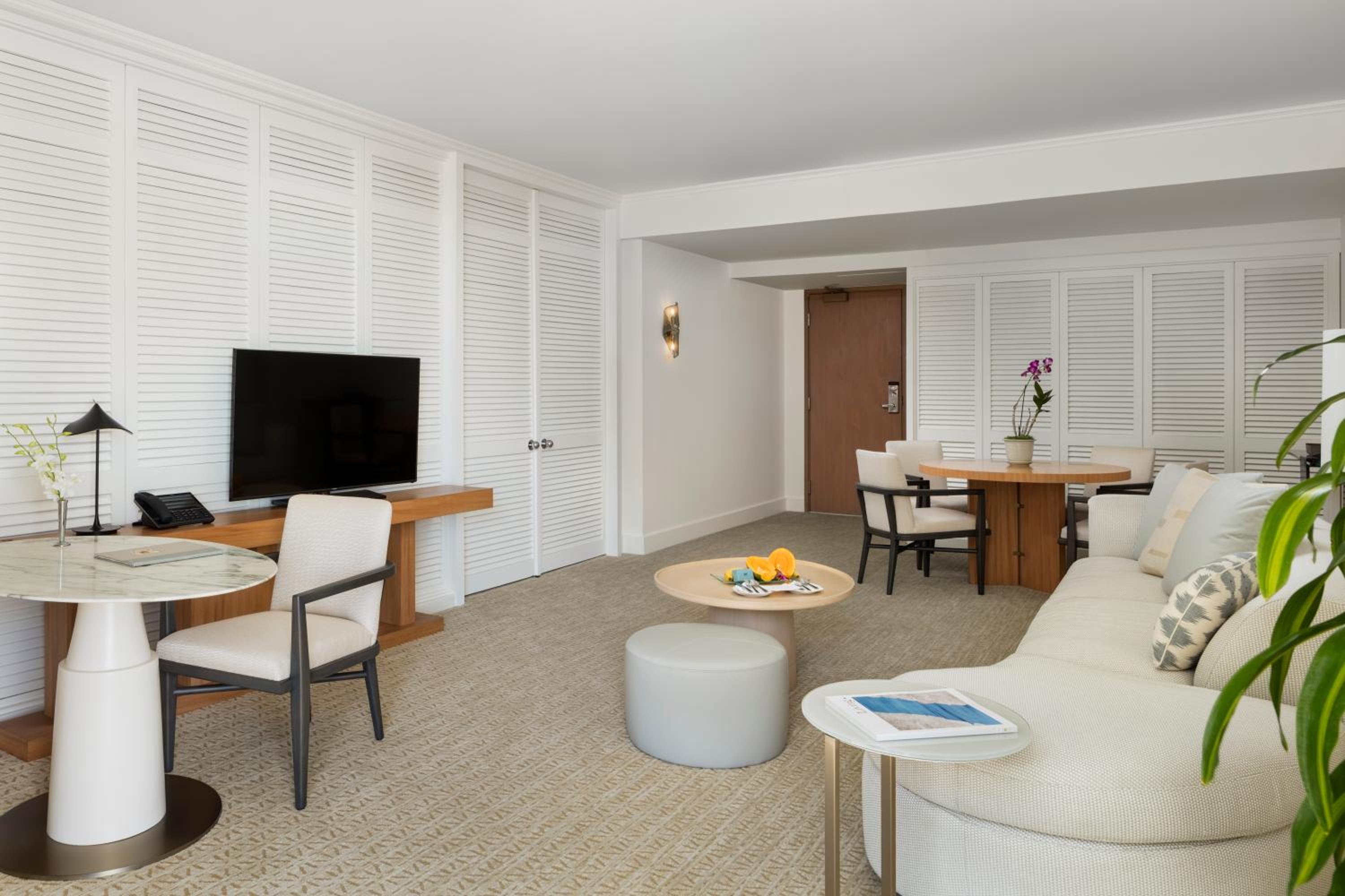 Pool View King Accessible Suite