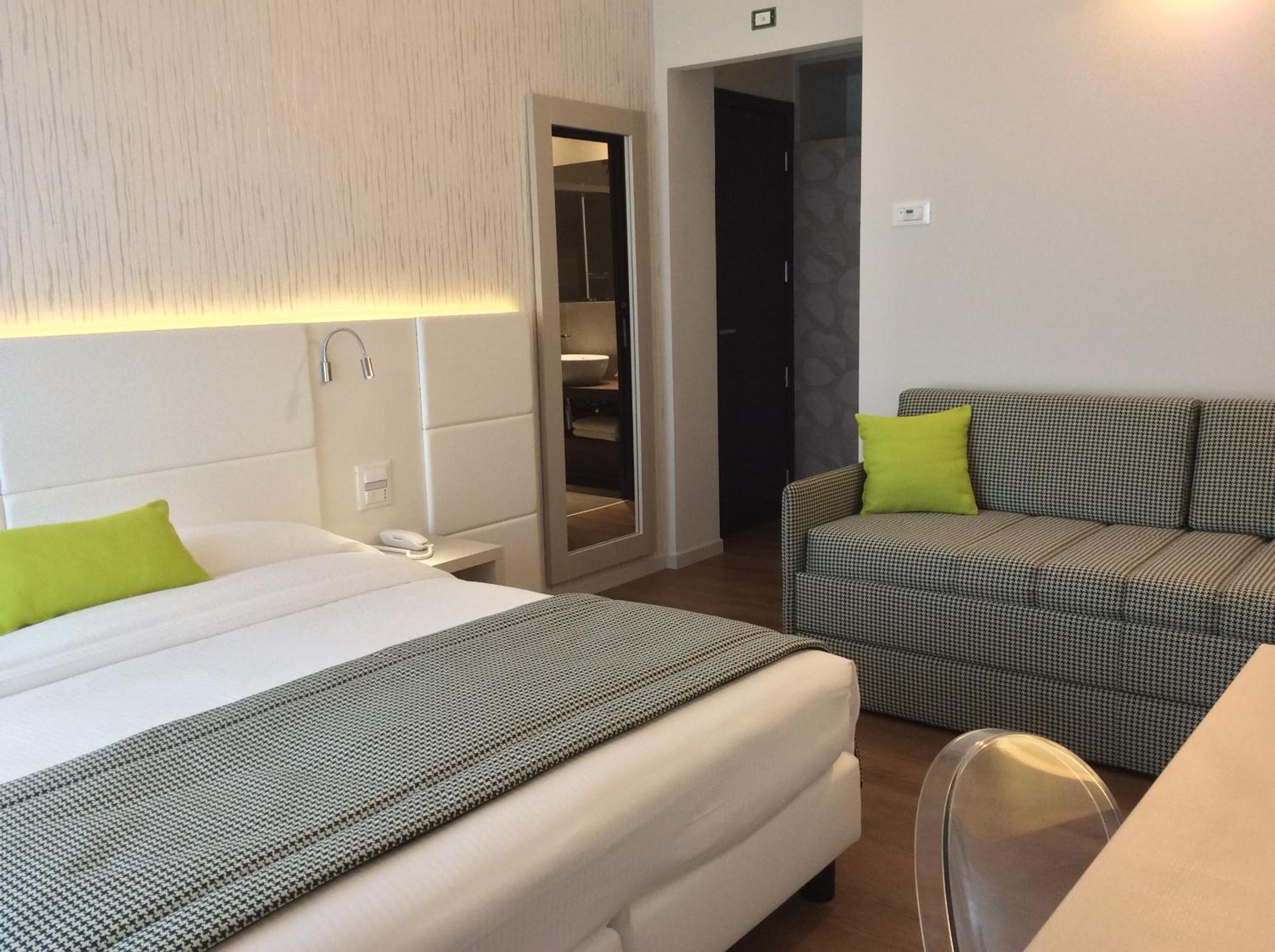 Deluxe Triple Room with Sea View