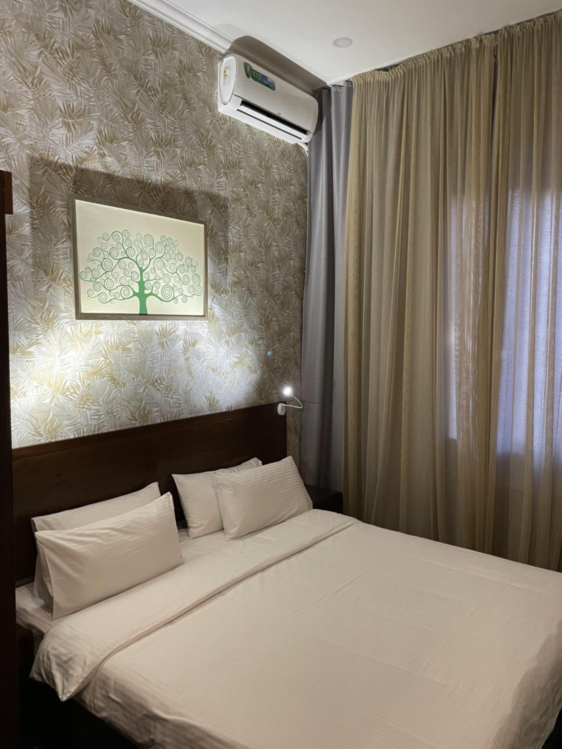 Family Room with Garden View