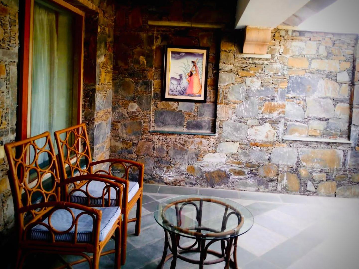 Deluxe Room with Private Sitting Area : 15% off on F&B, 10% off on Spa, Happy Hours with 2+1 offer ,Complimentary Welcome Drink on arrival, Signature Activities & Experiences.