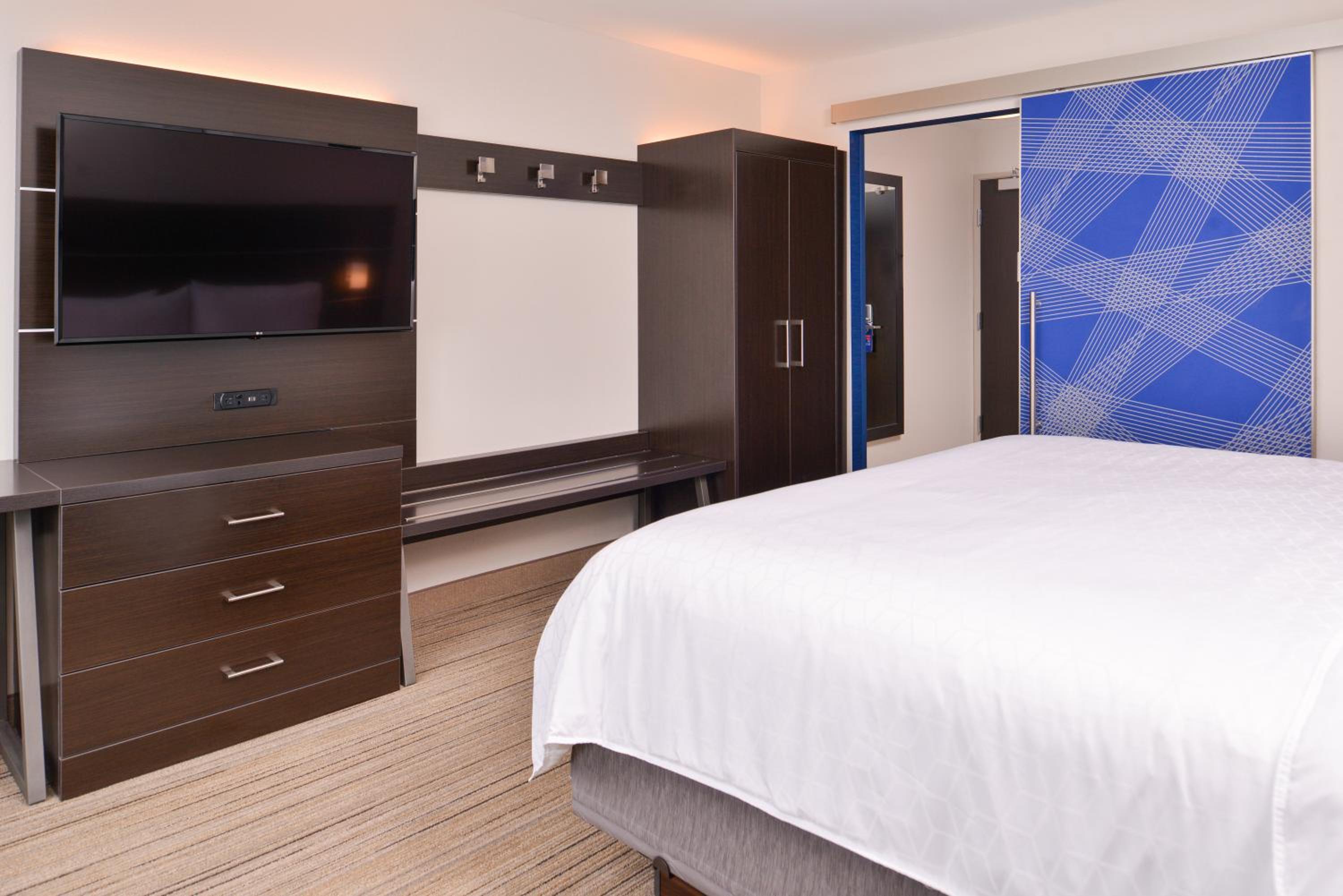 King Room - Hearing Accessible - Non-Smoking