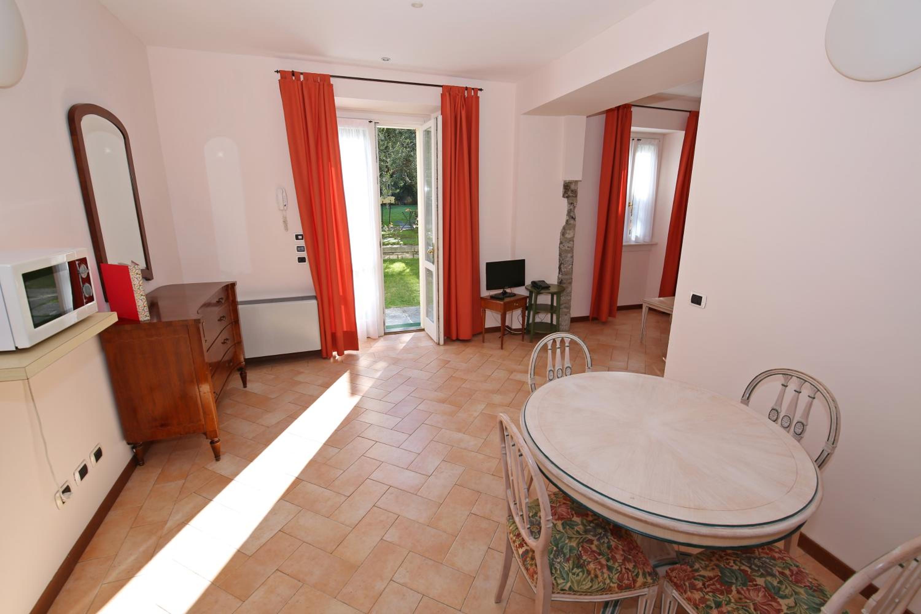 Large One-Bedroom Apartment