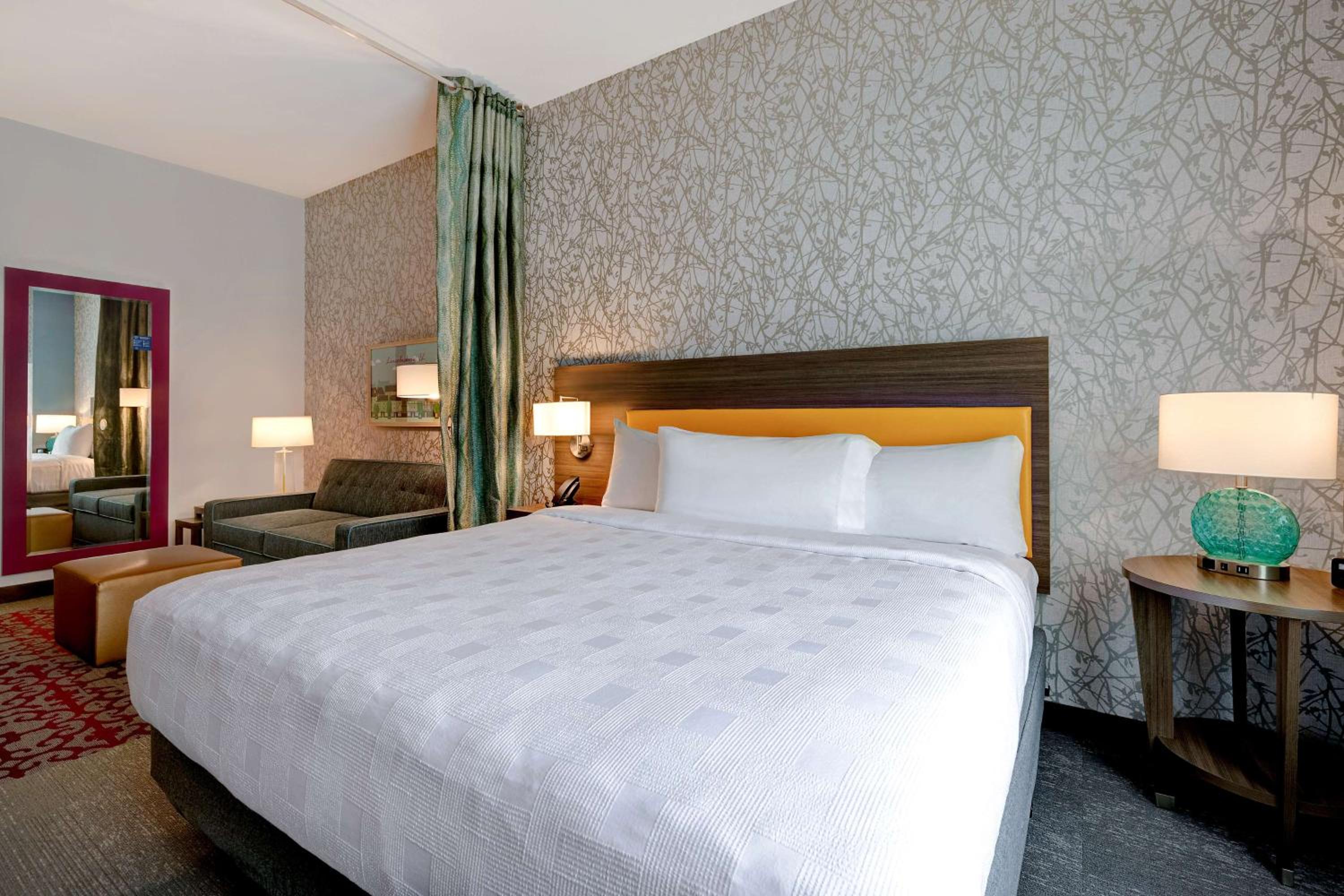 King Studio Suite - Non-Smoking