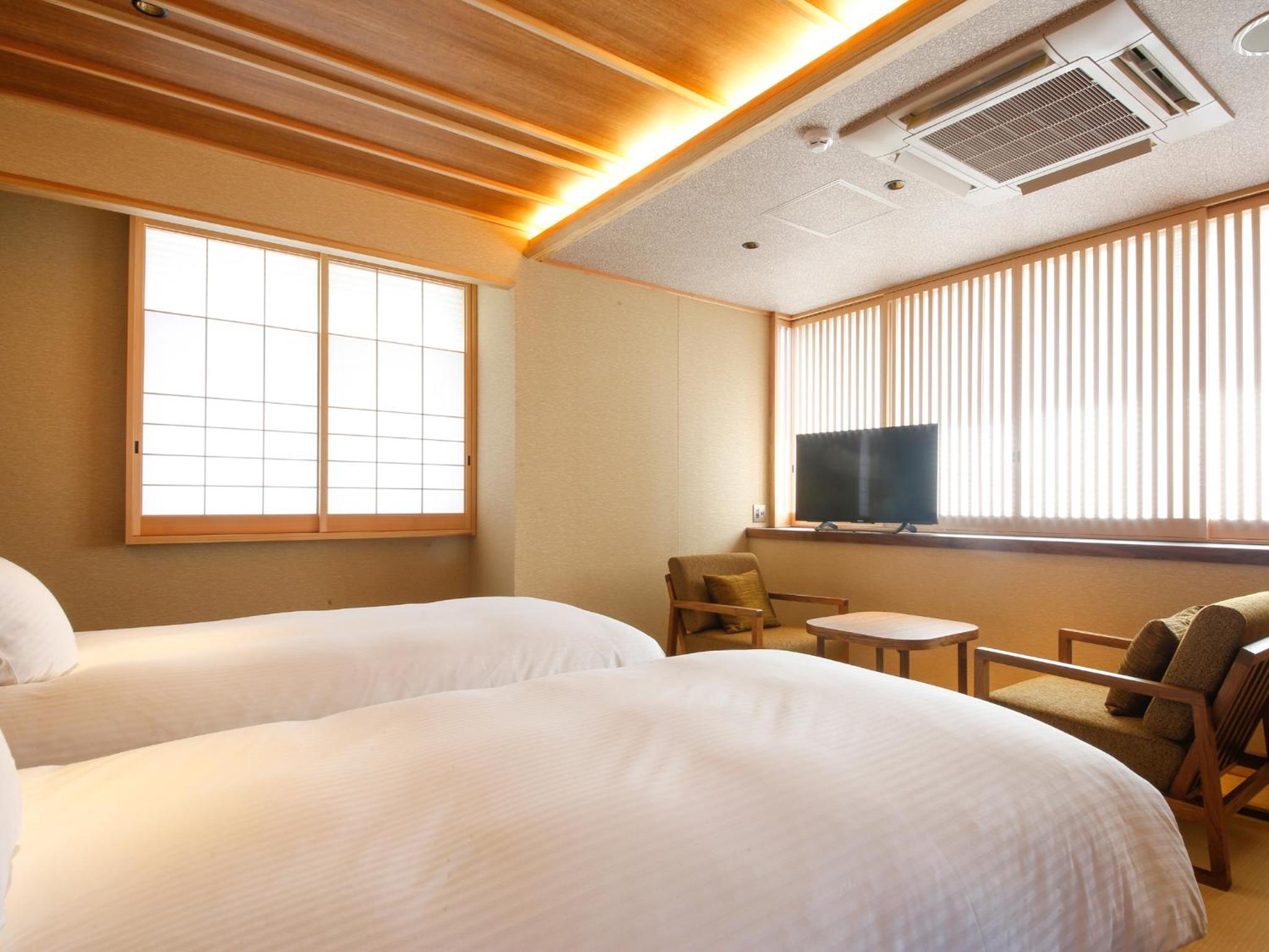 Moderate Corner Twin Room B - Non-Smoking (3rd Floor)