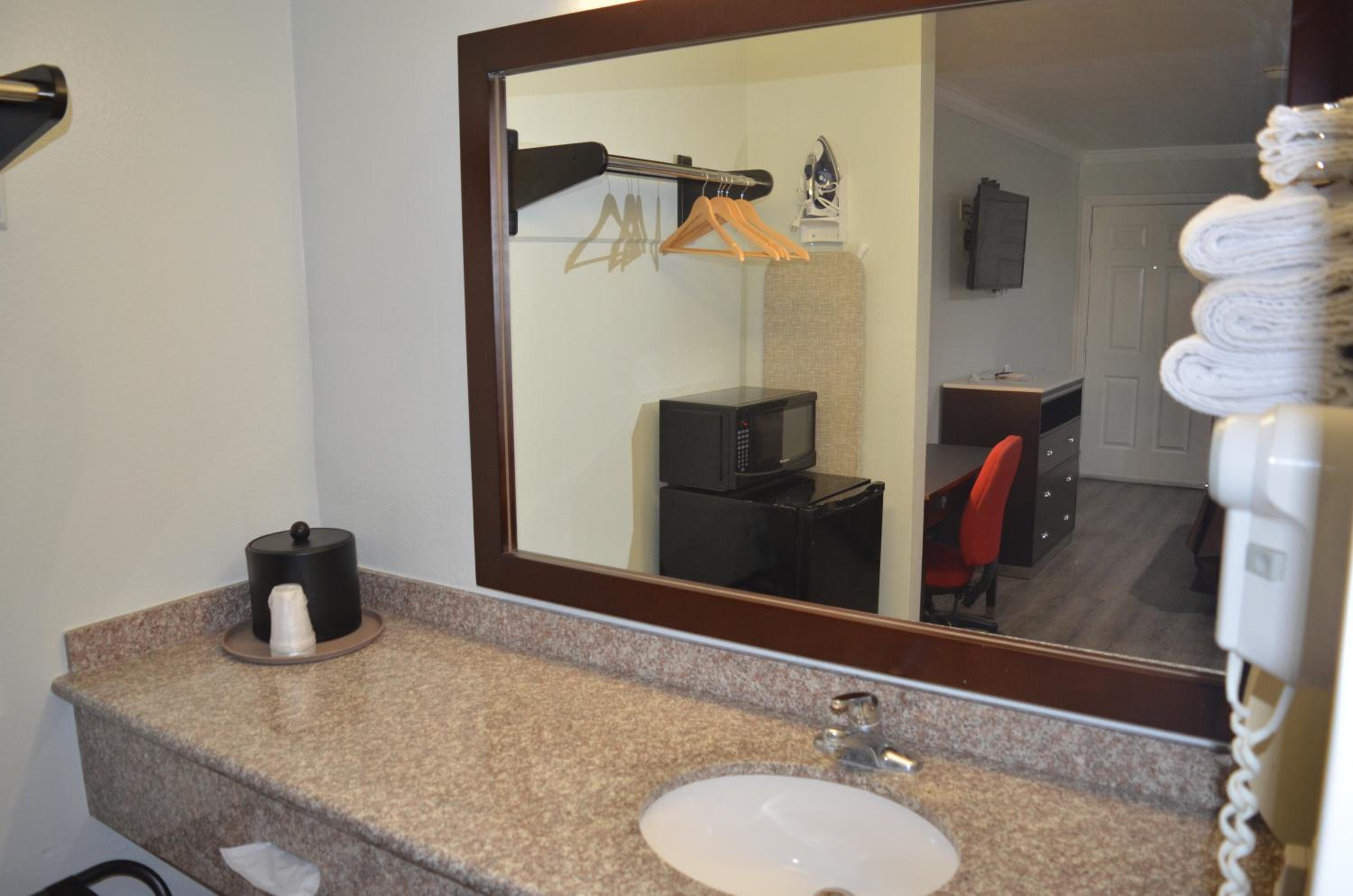 King Room (Non-Smoking)