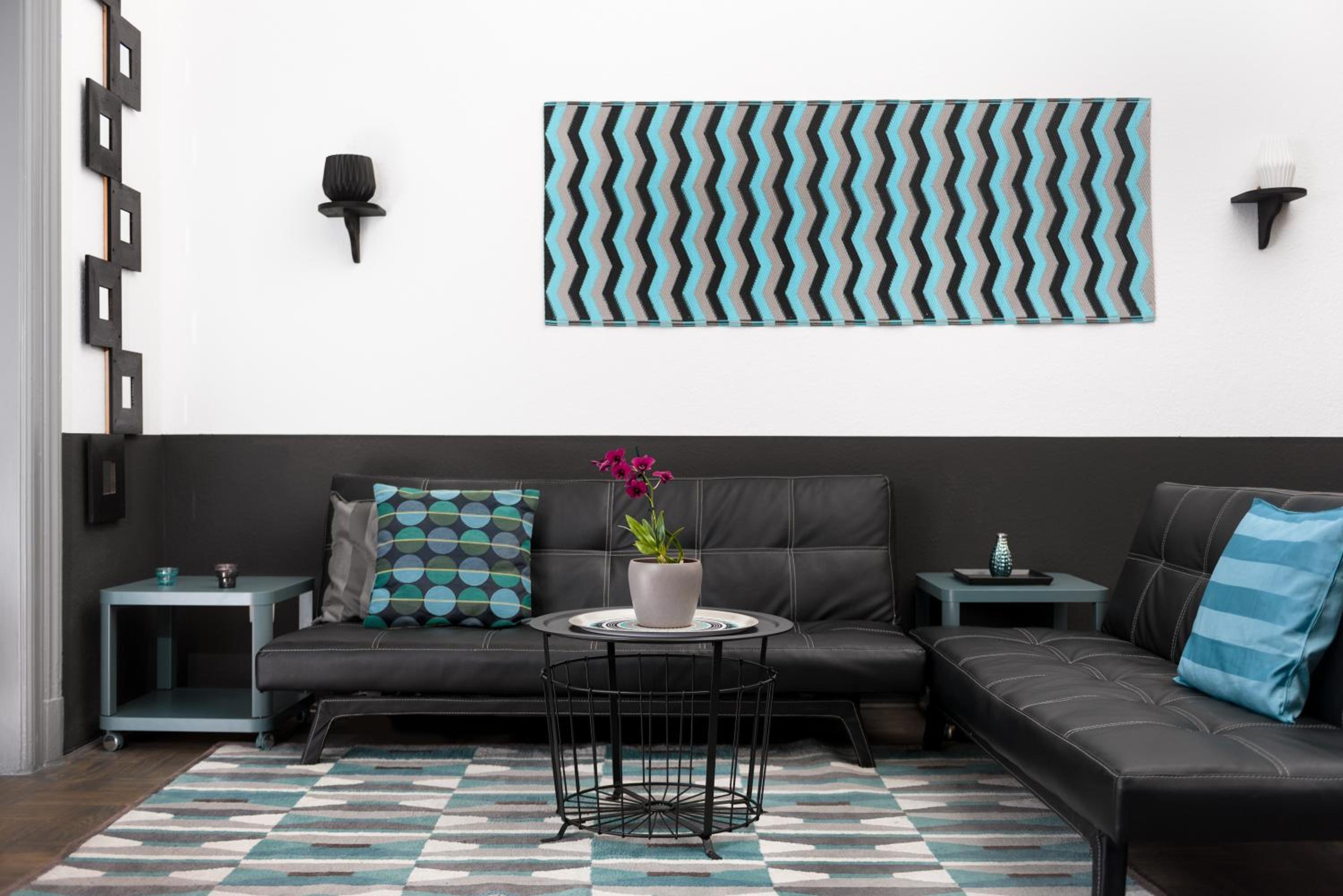 Deluxe Three-Bedroom Apartment