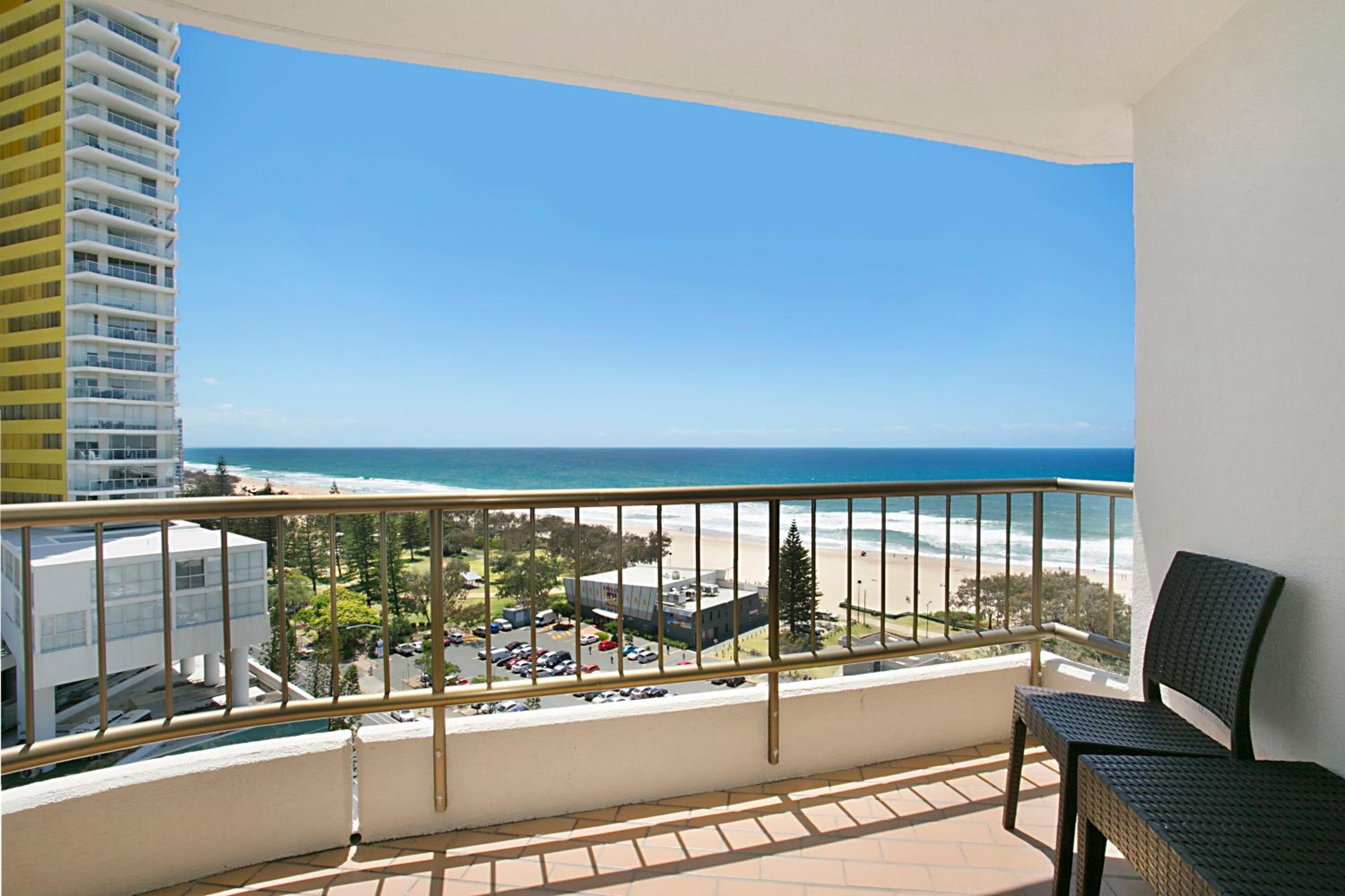 One Bedroom Budget Apartment with Balcony and Ocean View