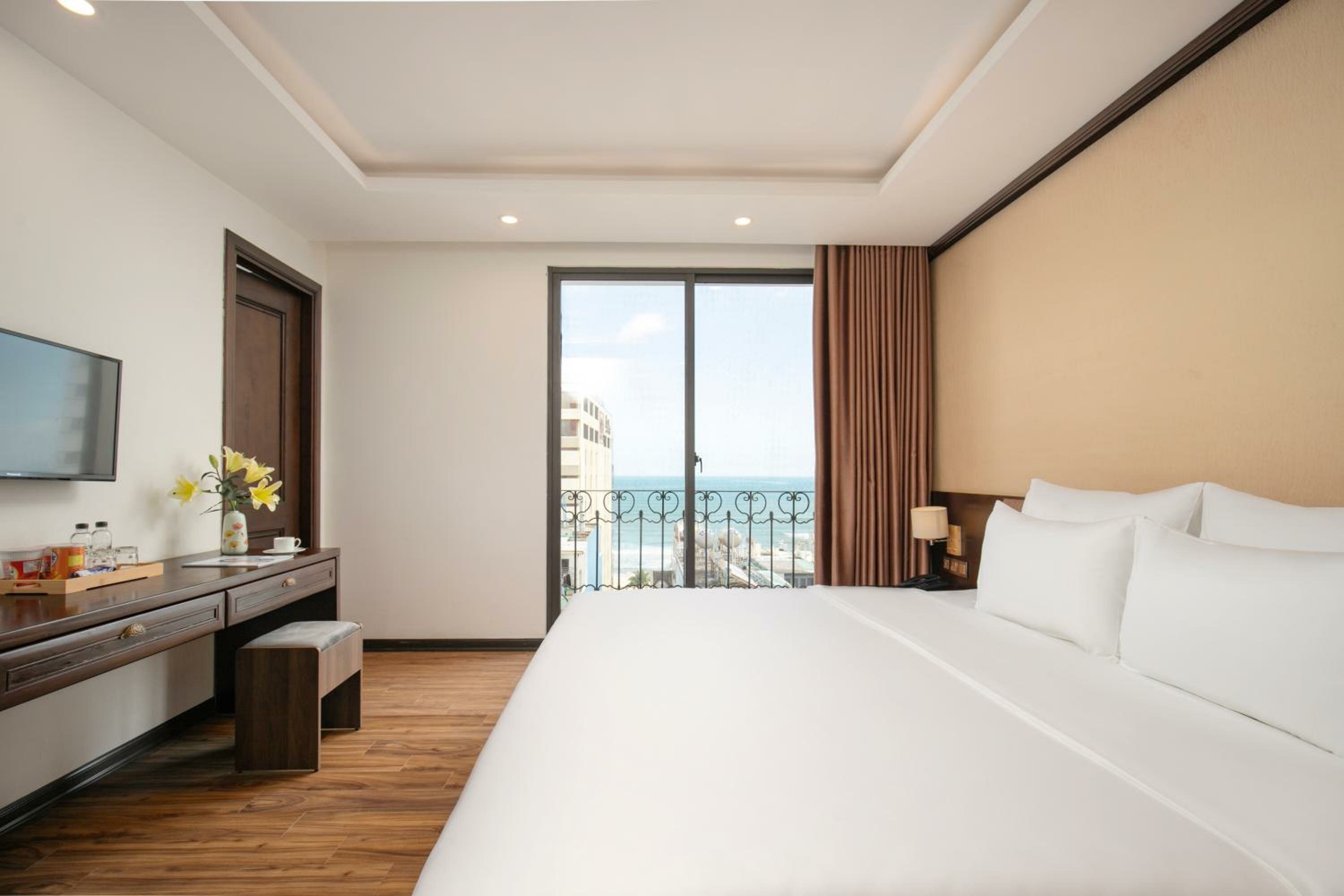Executive Double Room with Balcony and Sea View