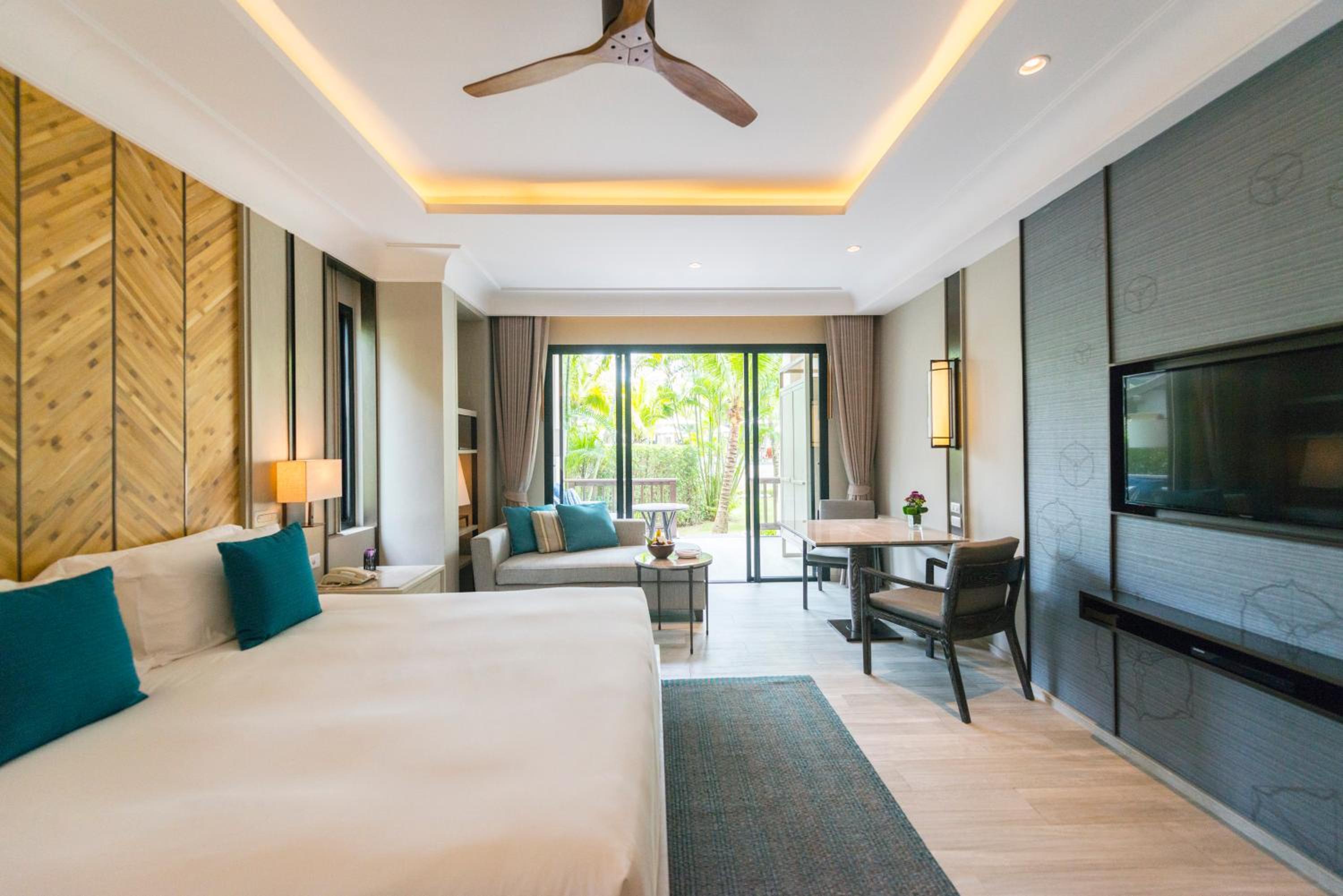 Grand Garden Pavilion King Room - Free Airport Shuttle