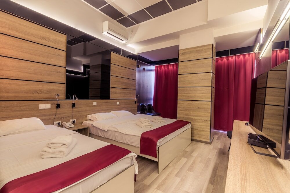 Superior Family Room, City View