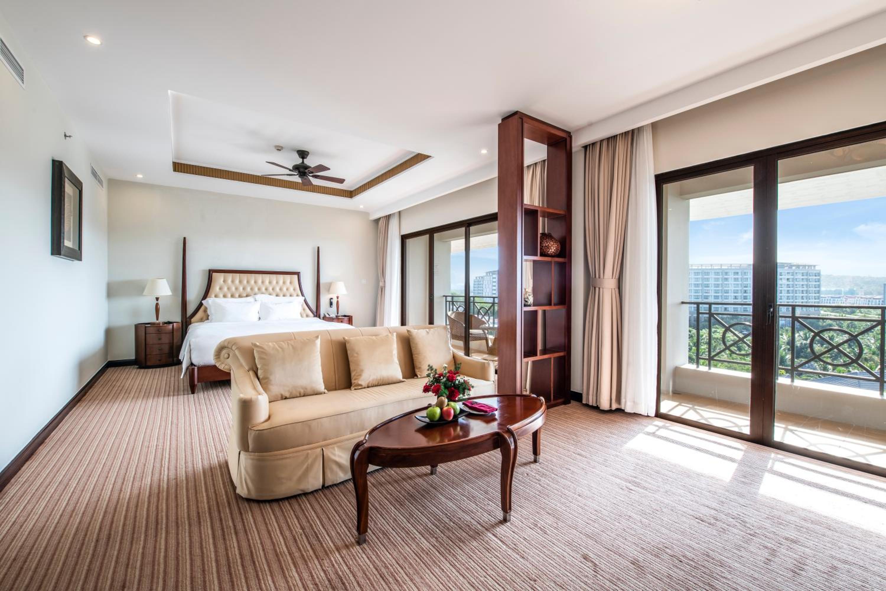 Junior Suite Garden View King Bed
