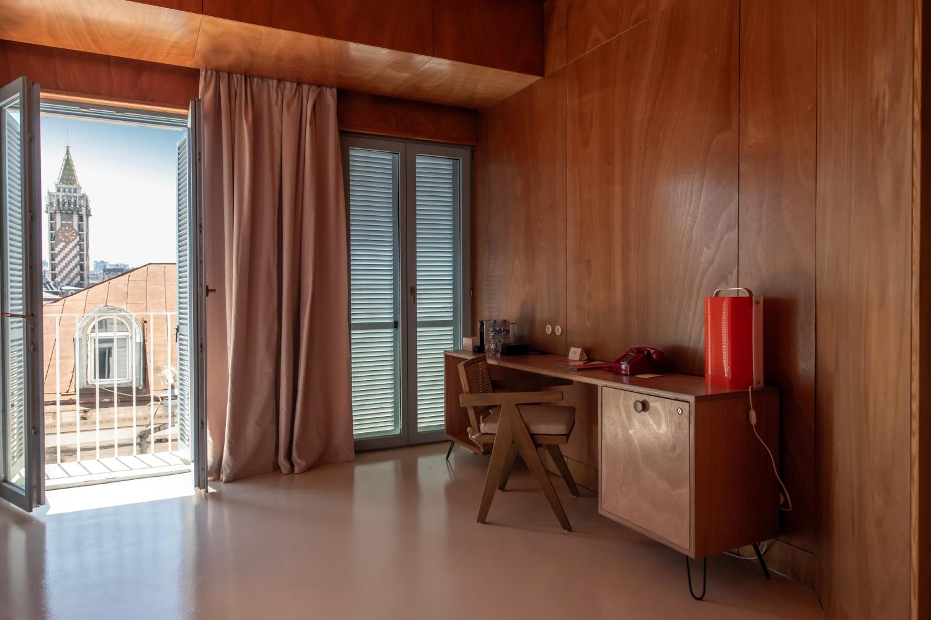 Corner Suite Old Town View