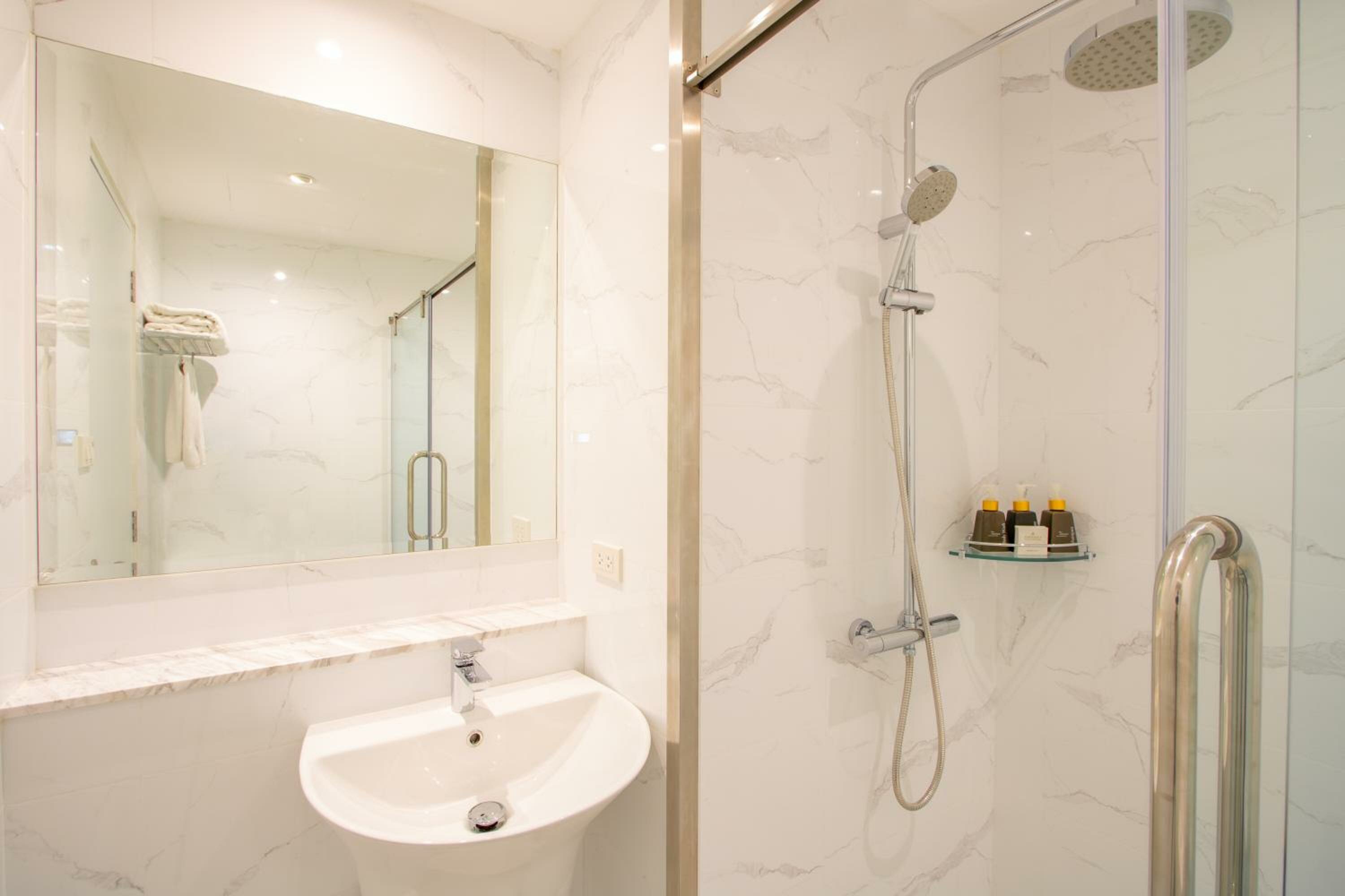 3-Bedroom Seaview Apartment