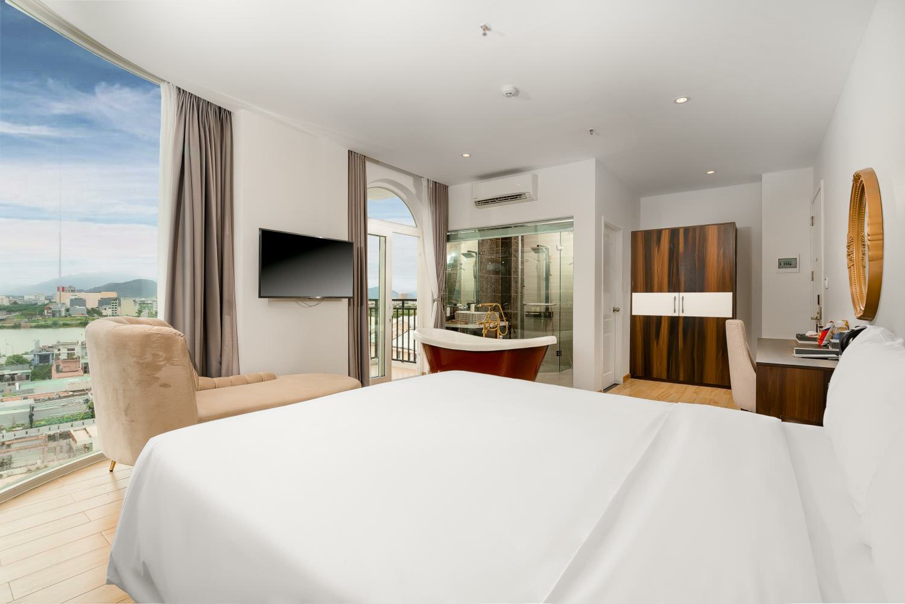 Suite with Balcony and River View