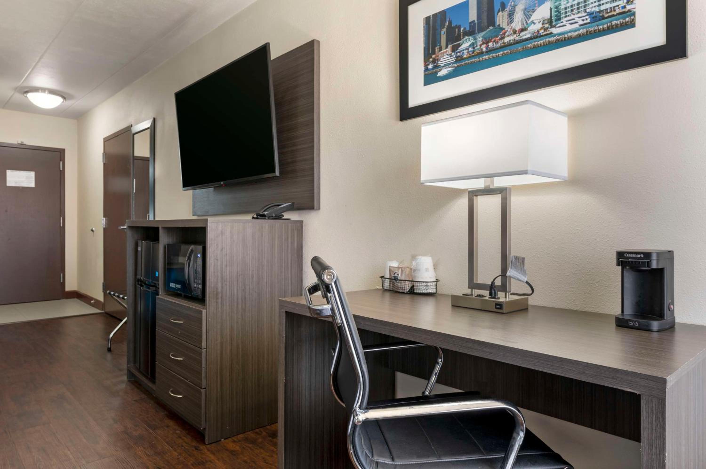 Queen Room with Two Queen Beds - Shower Only/Non-Smoking