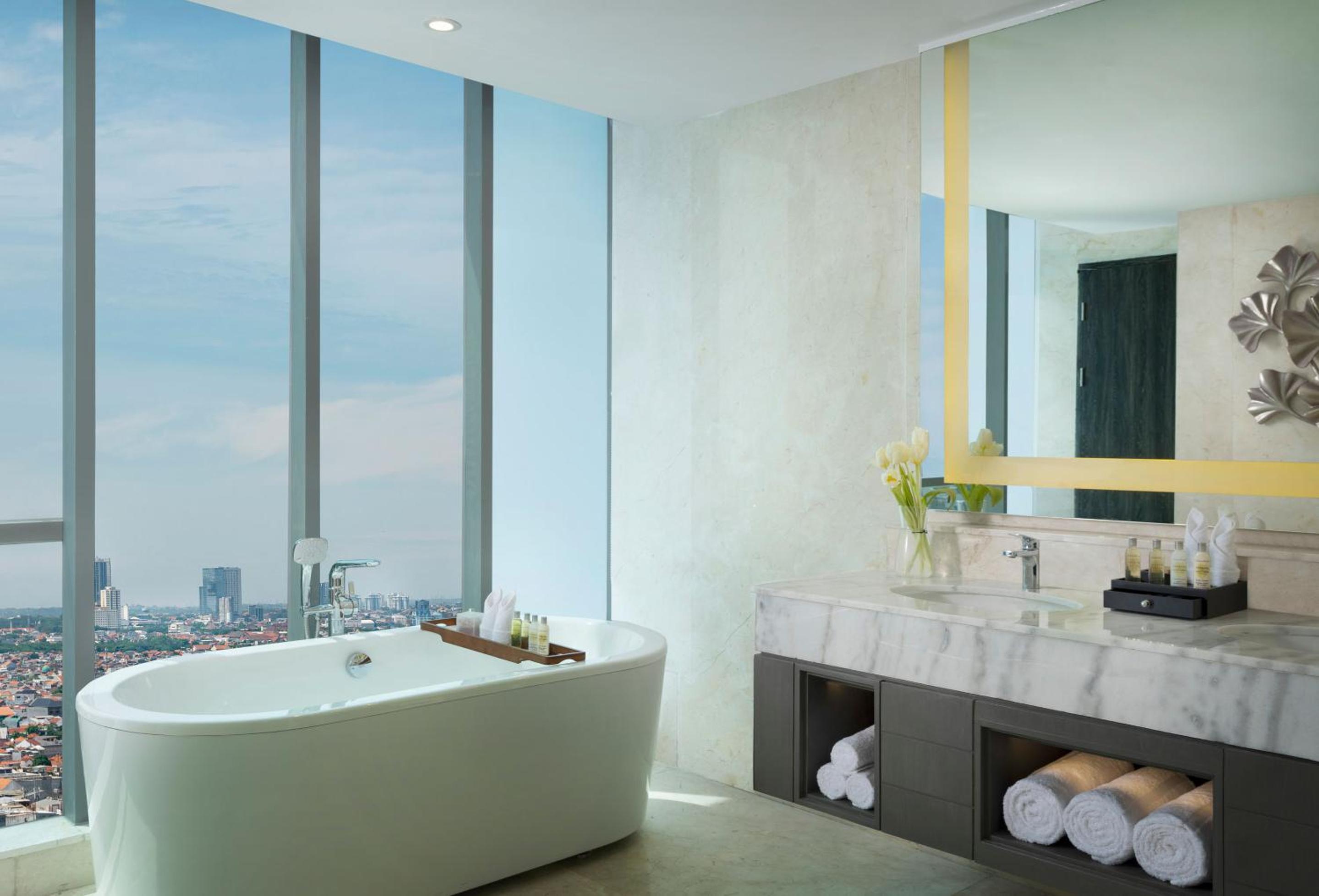 Corner King Suite