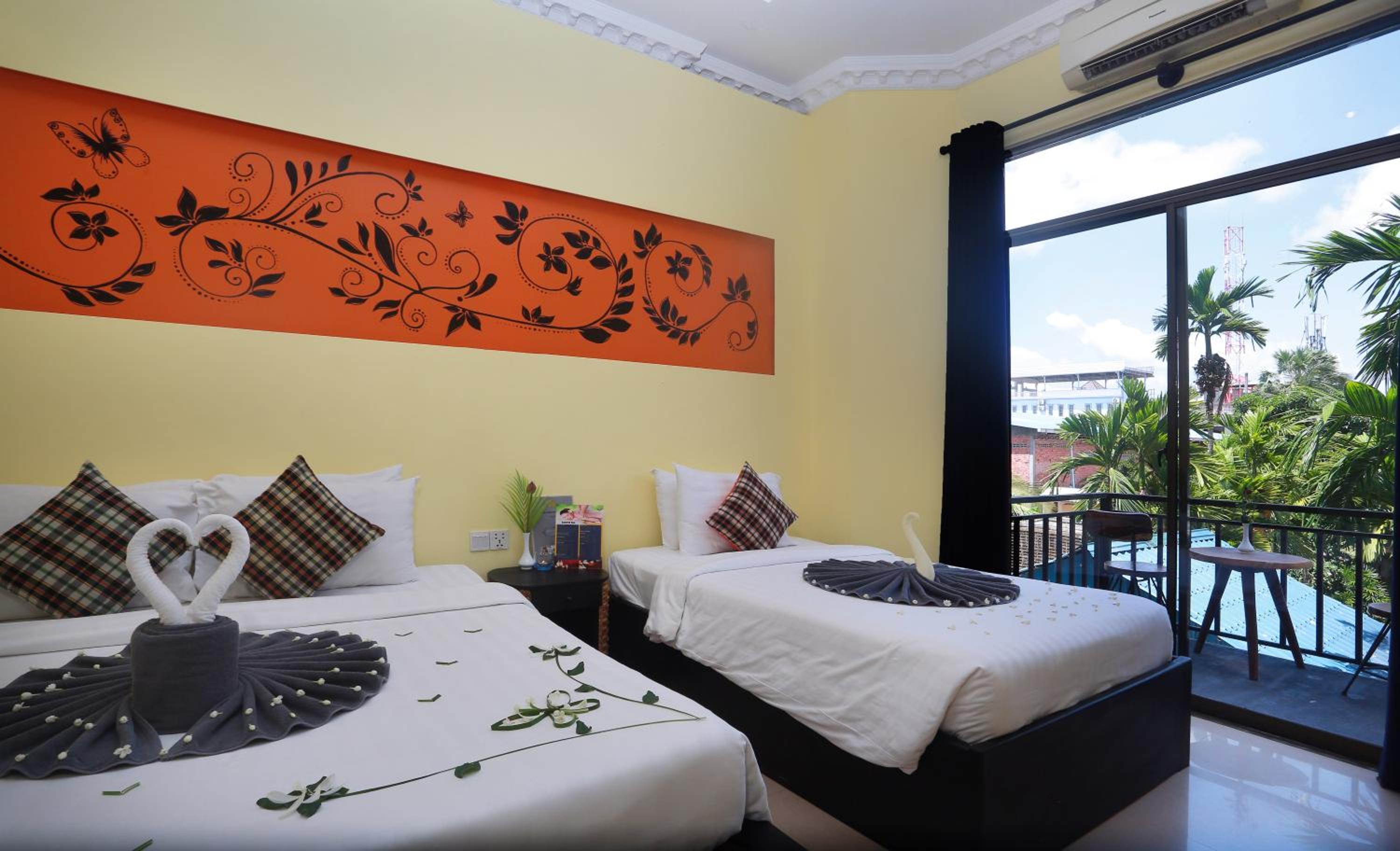 Deluxe Family Room with Balcony @ Free Pickup