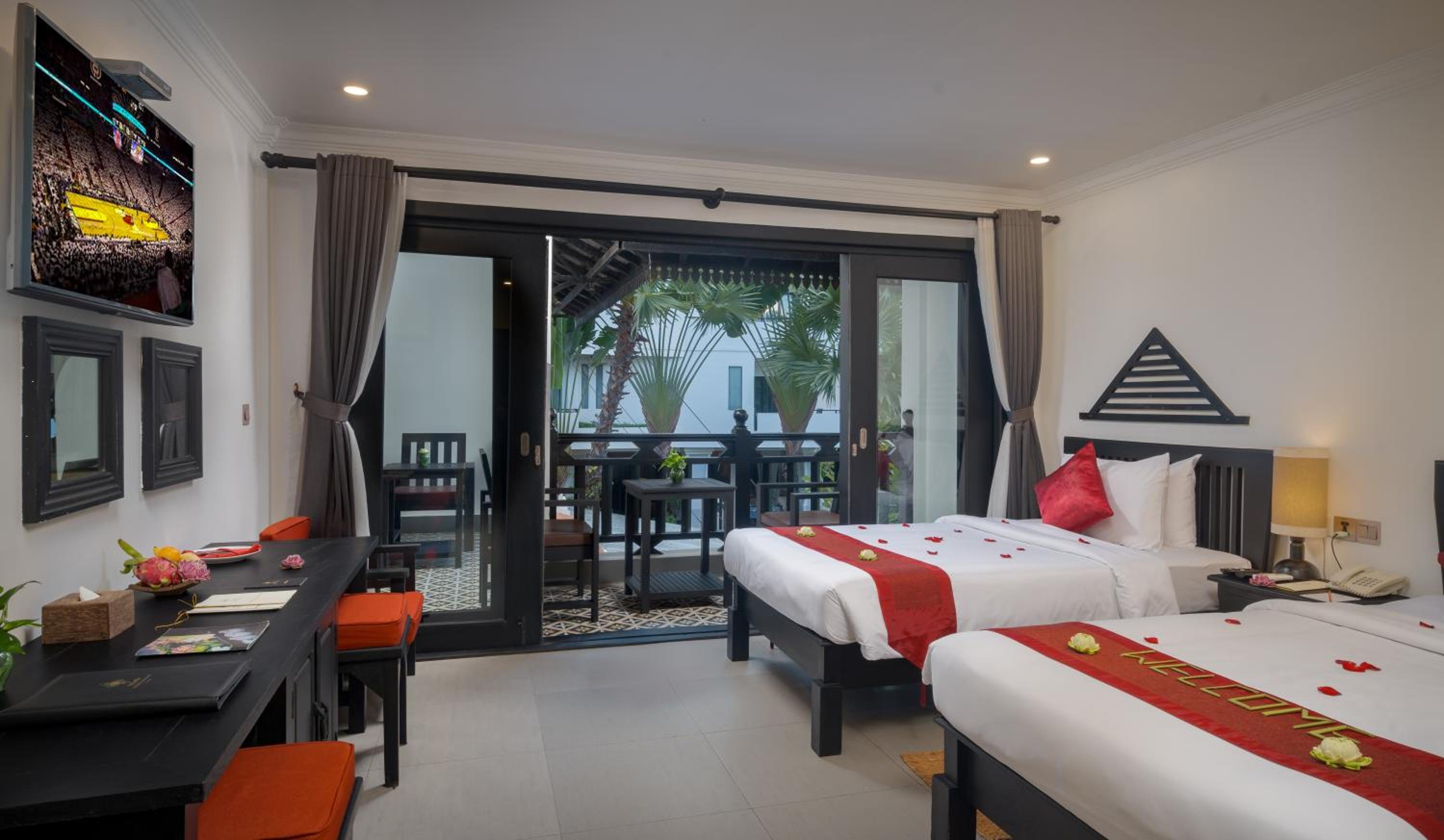 Apsara Twin Room with Pool View 