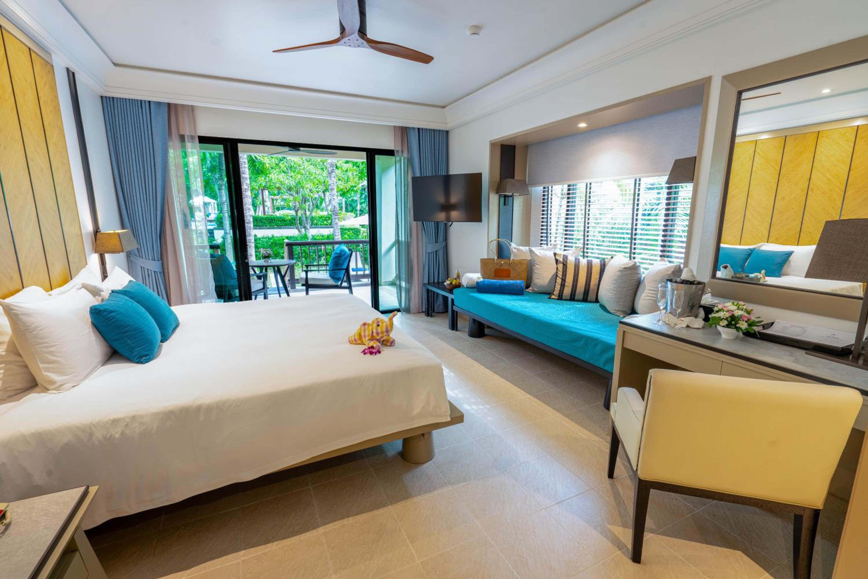 Deluxe Garden Pavilion King Room (Lower Floor) - Free Airport Shuttle