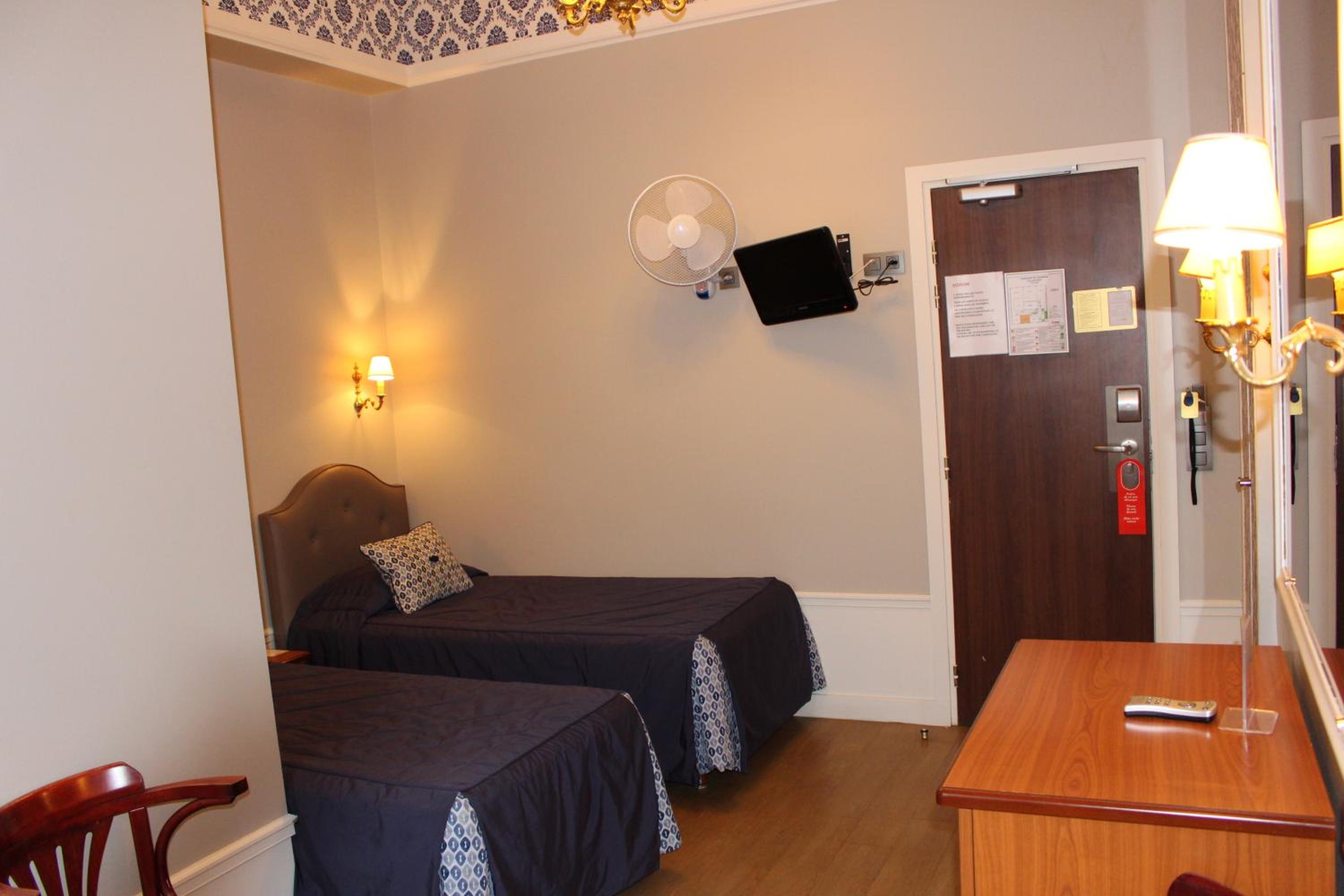 Twin Room with Shower