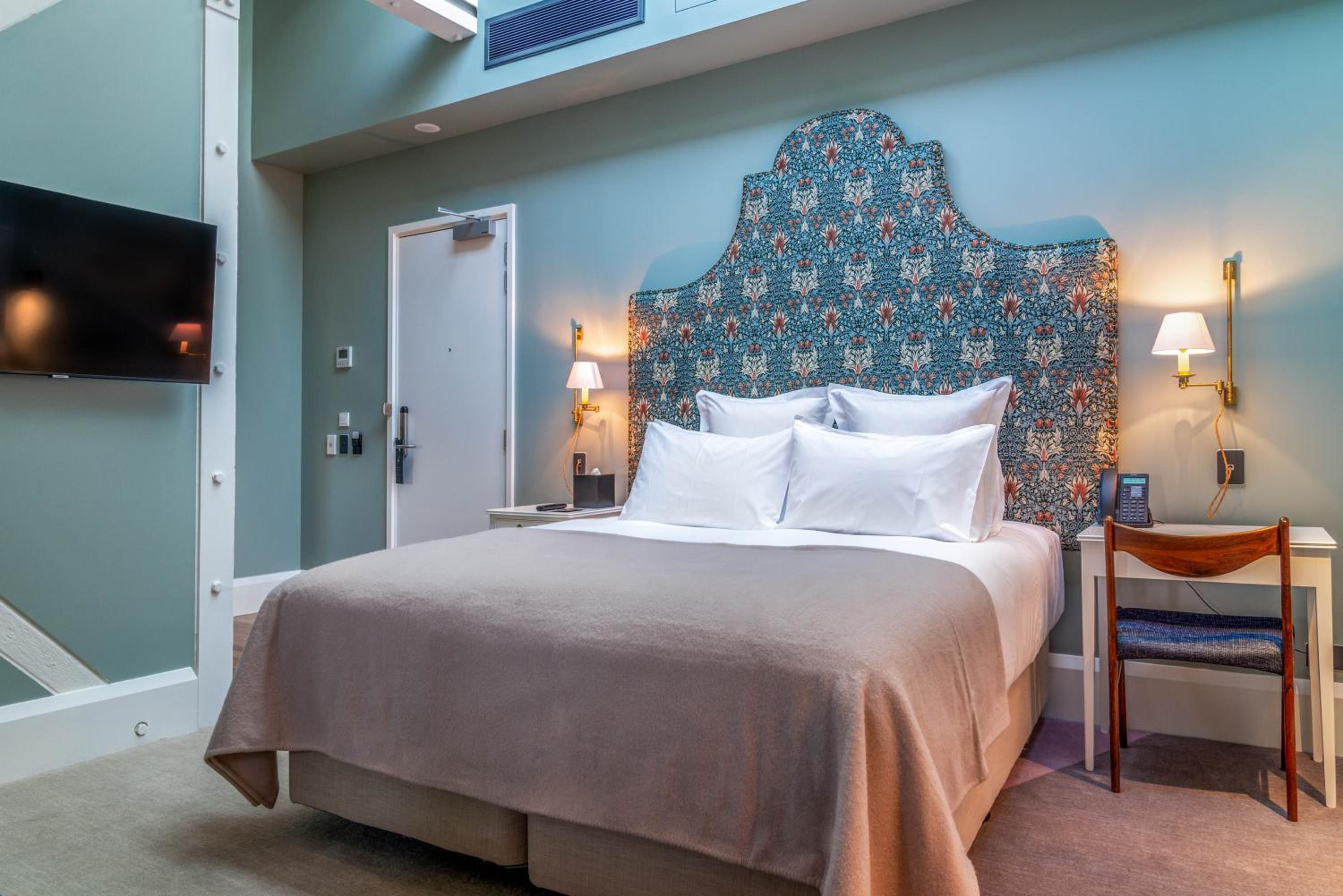 Prestige Skylight Room