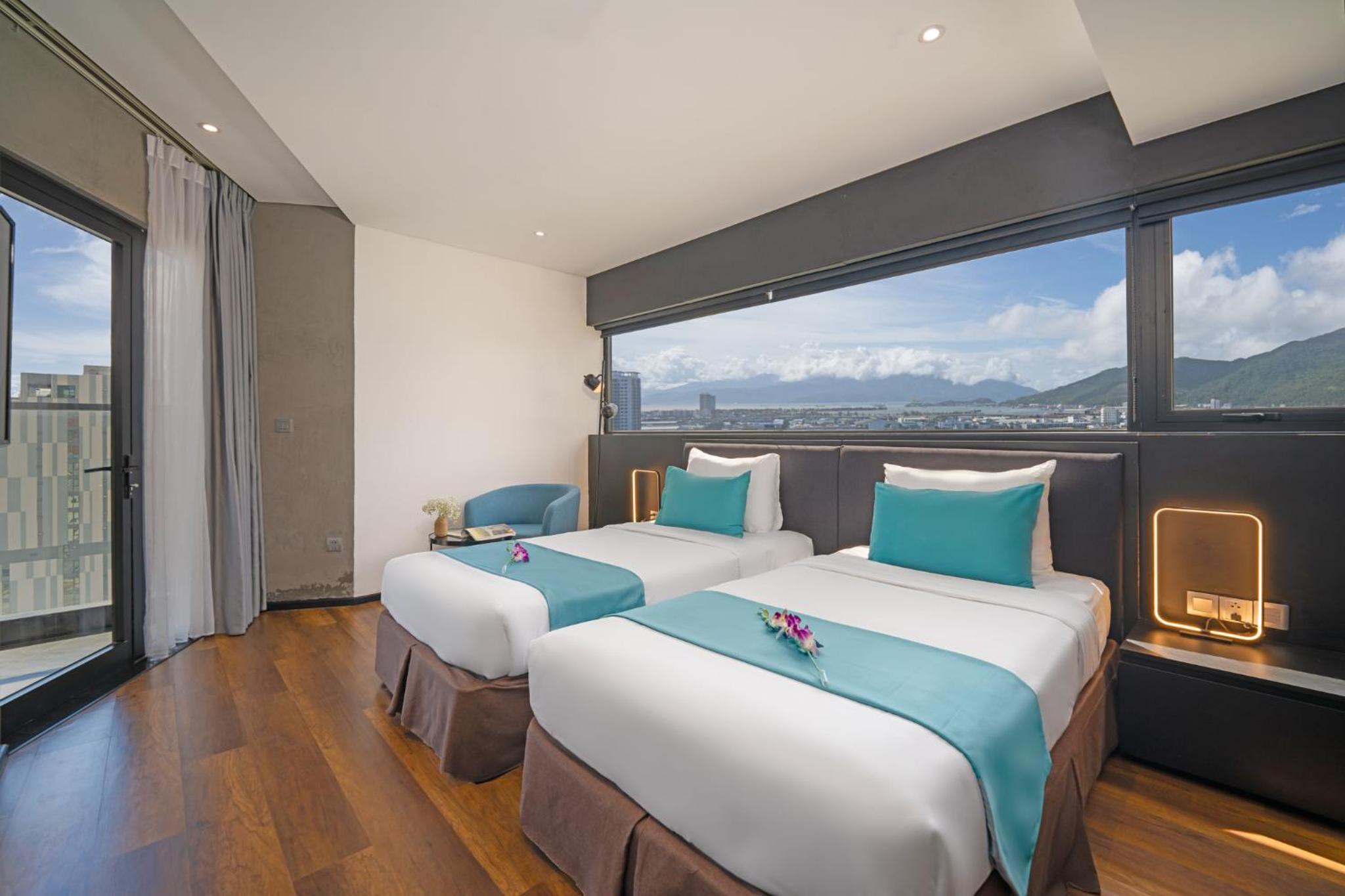 Deluxe Twin Room with City View