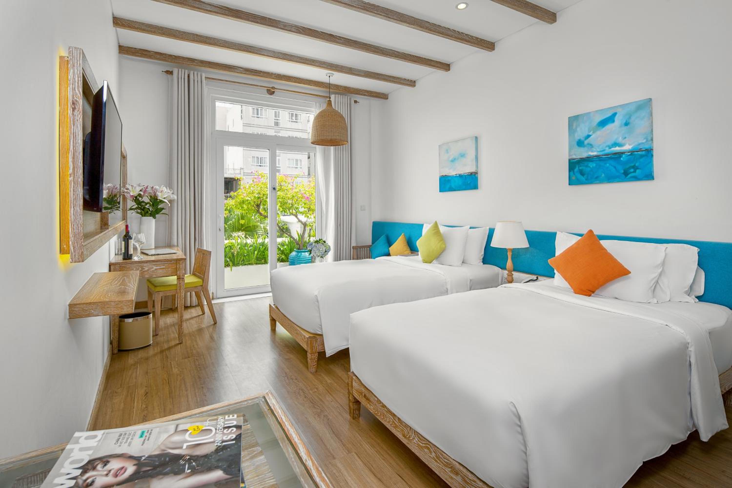 Deluxe Twin Room with Balcony and City View