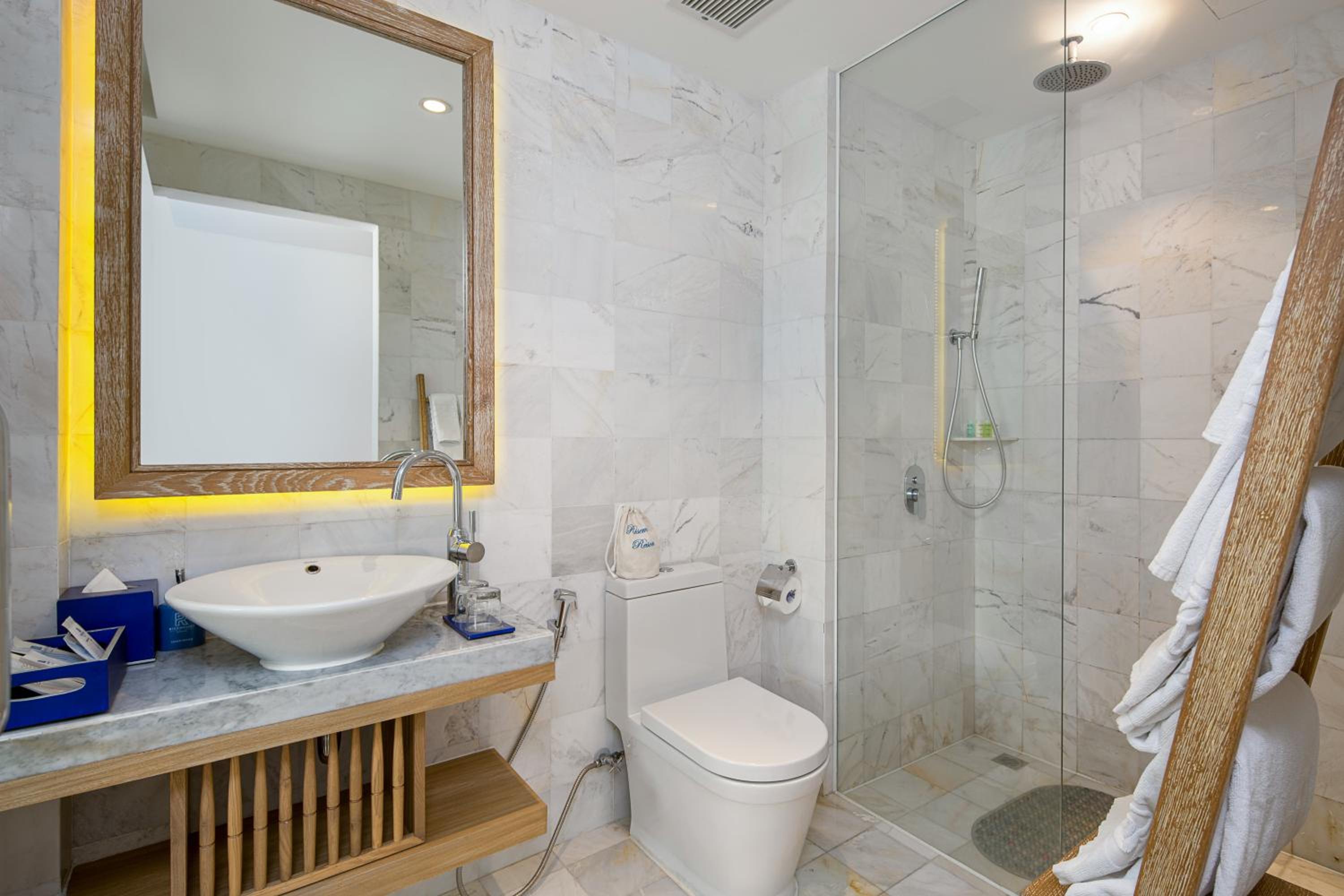 Deluxe Twin Room with Balcony and City View