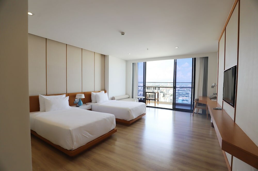Premier Suite, 2 Twin Beds, Balcony, City View