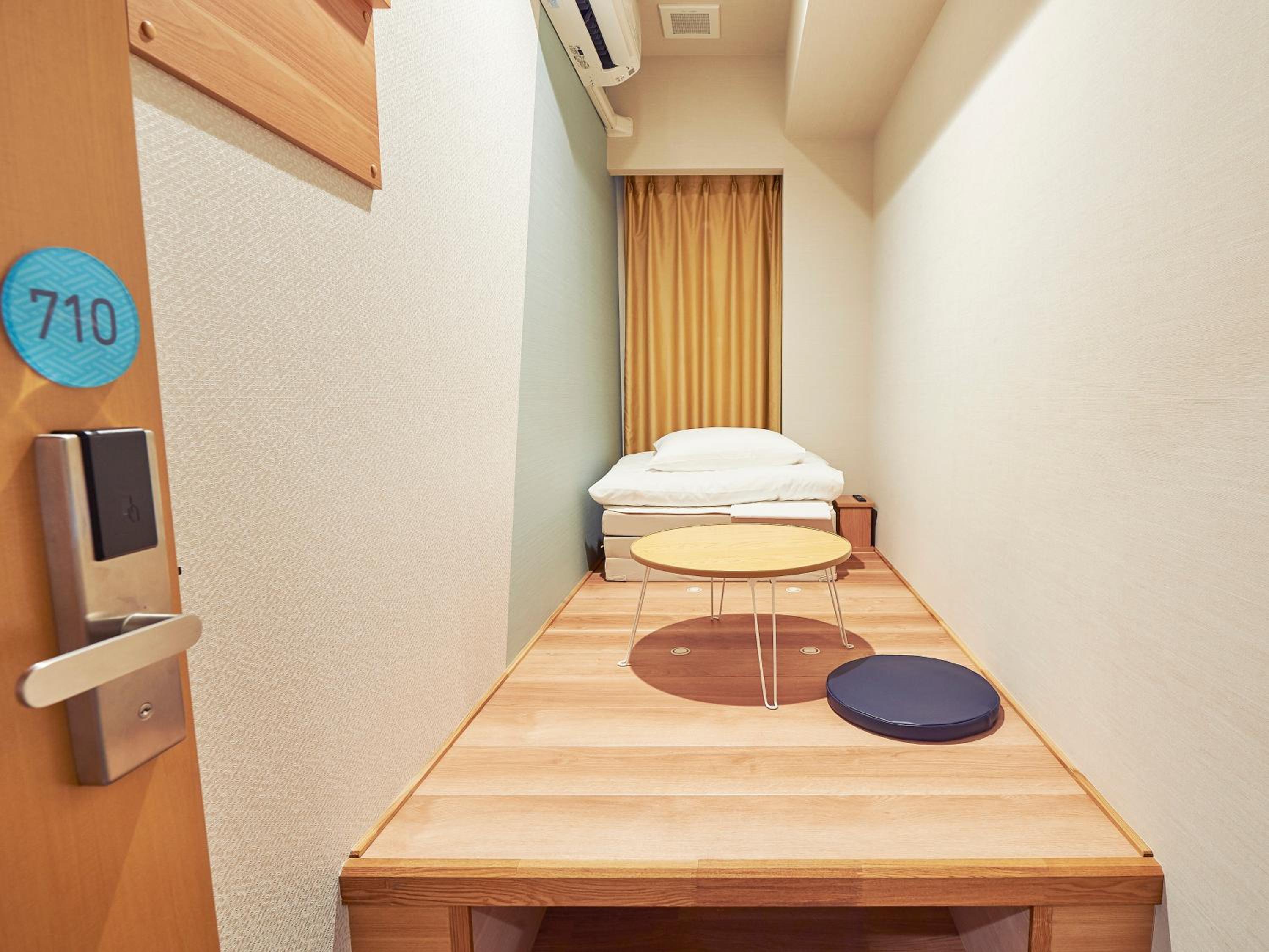 Single Room with Shared Bathroom - Female only - Non-Smoking