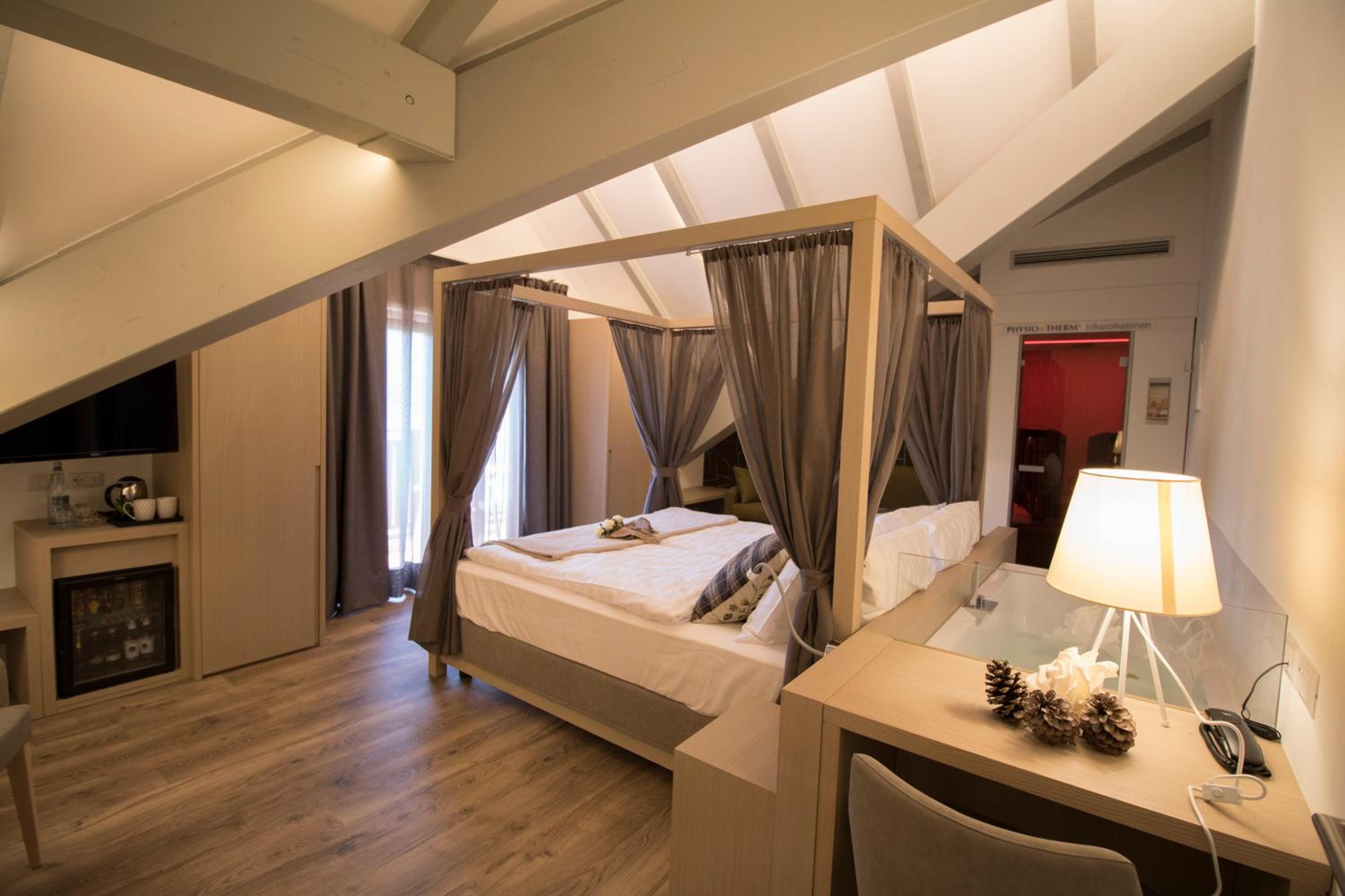 Penthouse Suite with Spa Bath