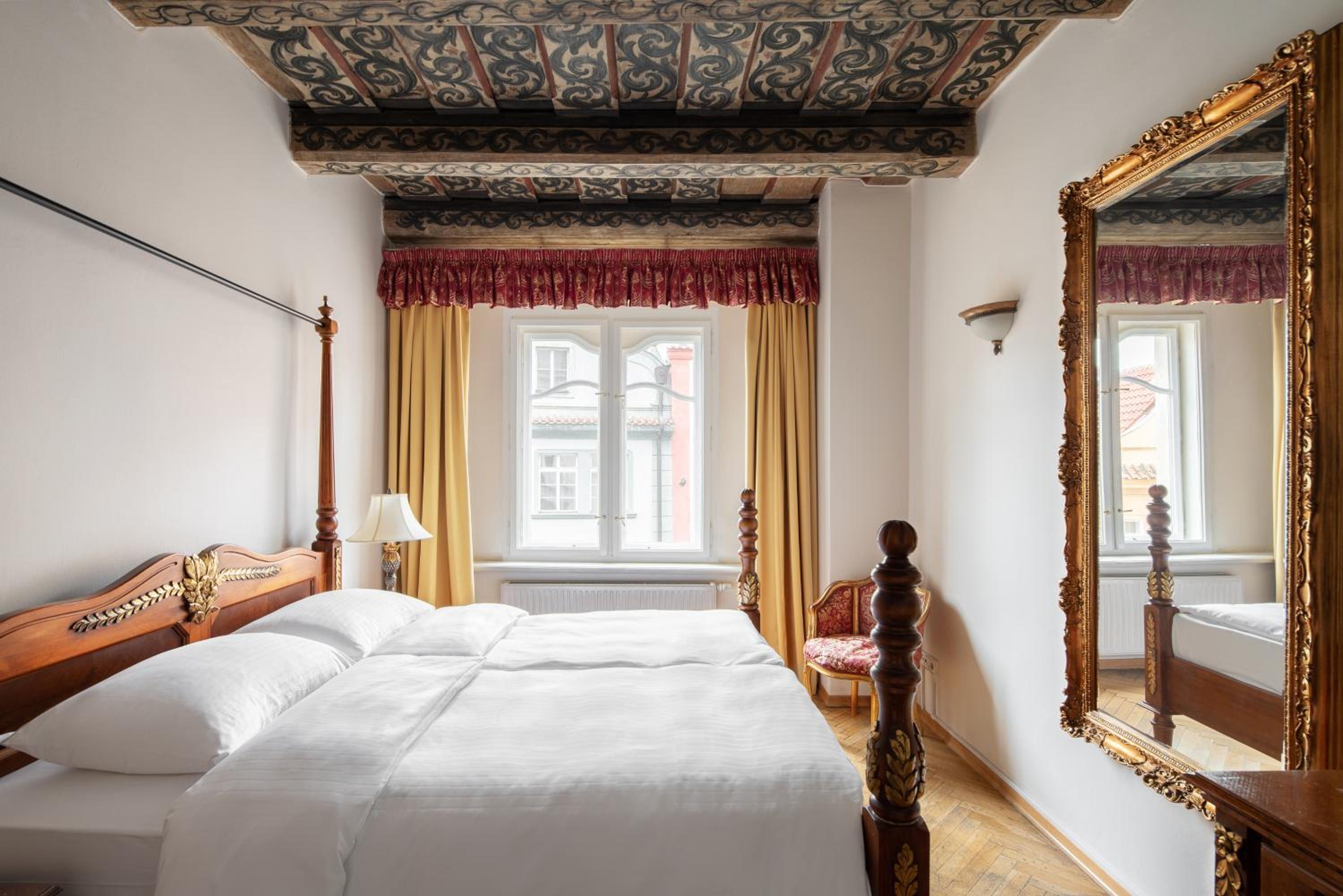 Deluxe Room with street view