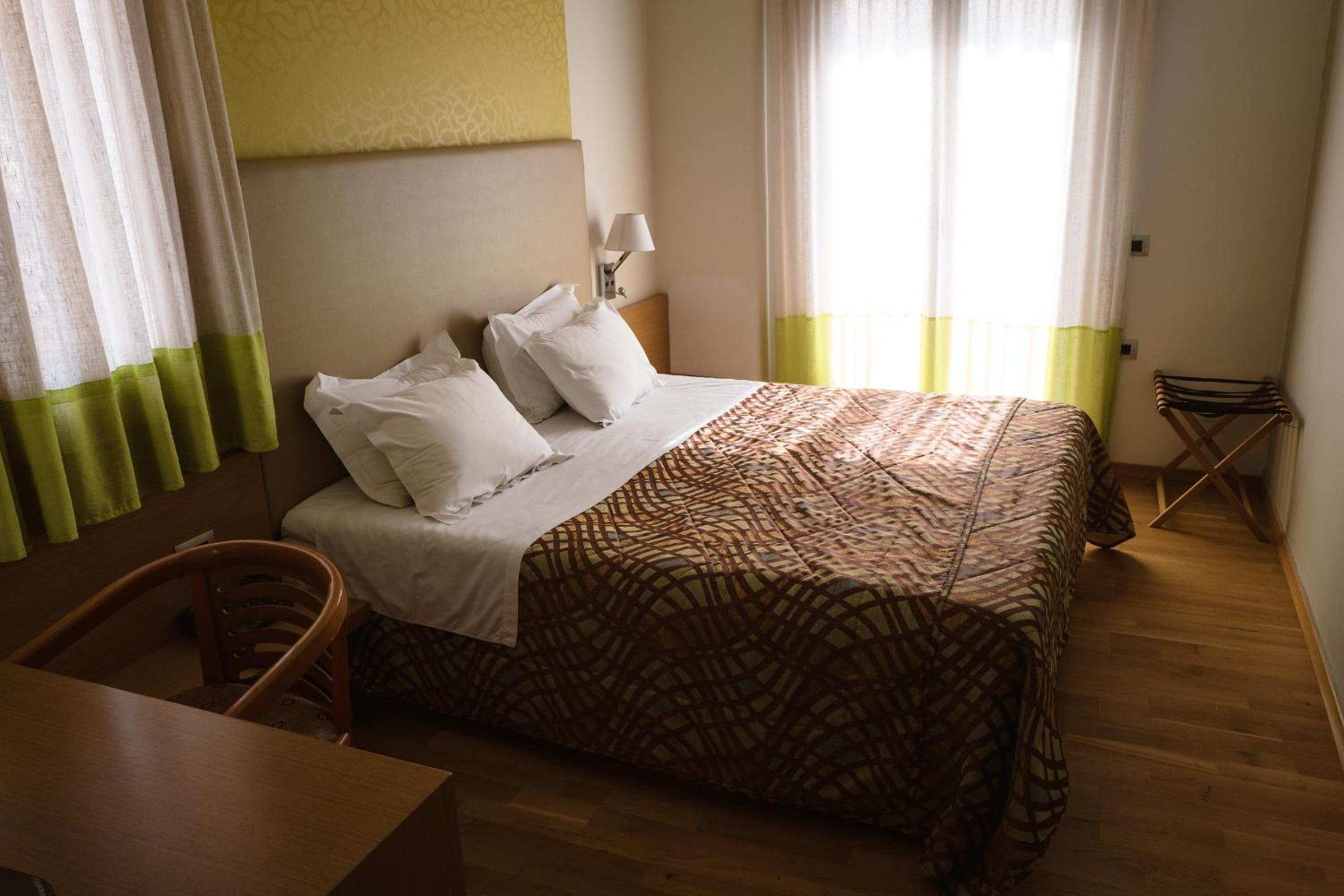 Double or twin room with Fortress View