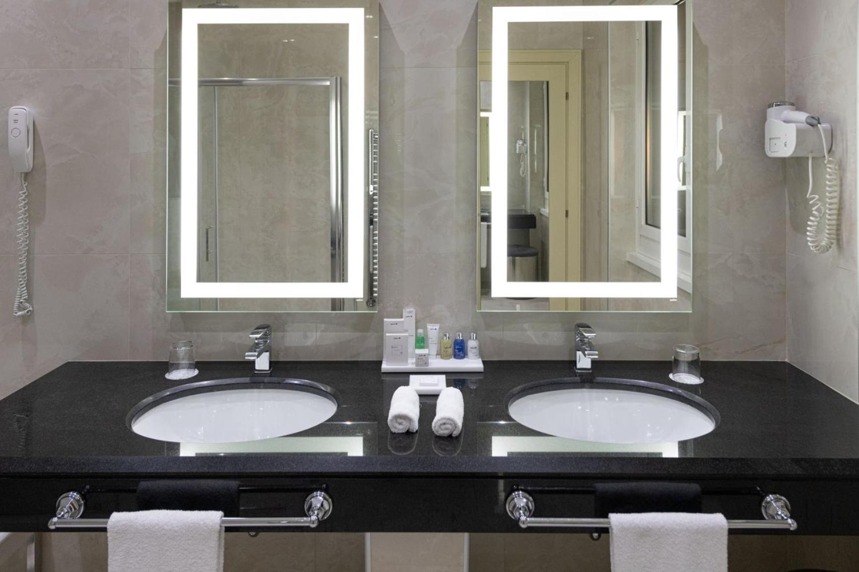 Presidential Suite with Terrace and Square View