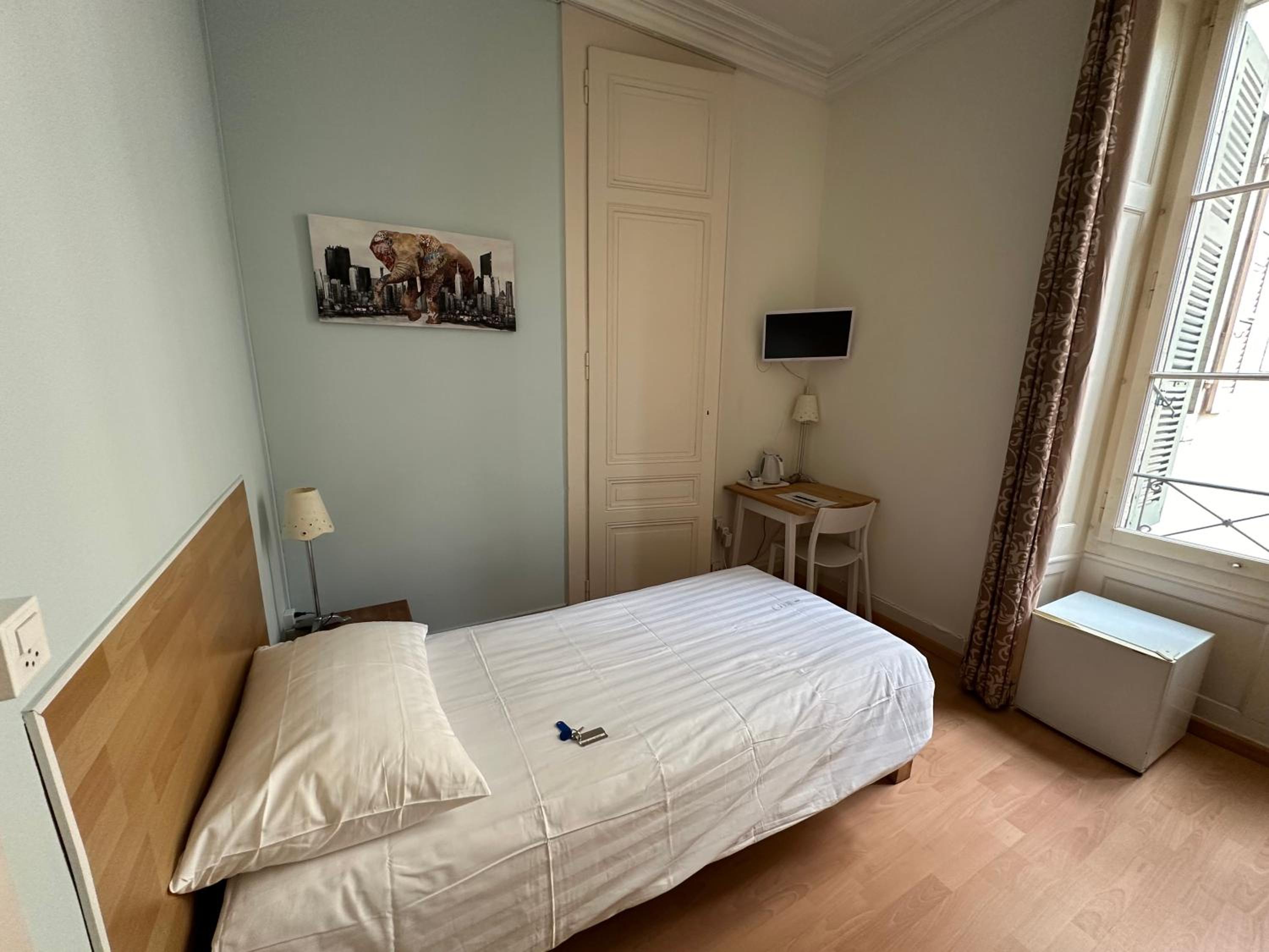 Single Room with Private External Bathroom